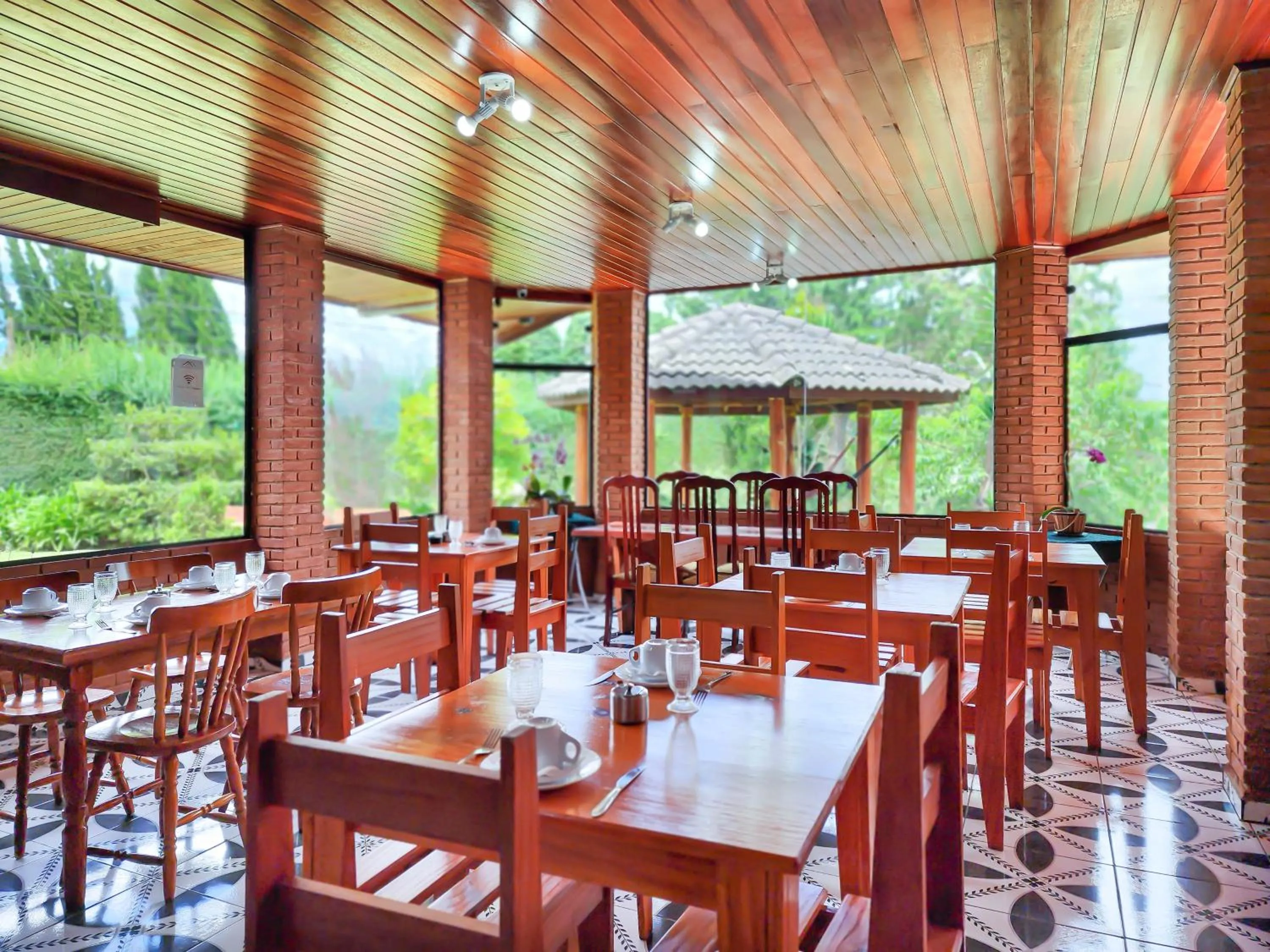 Restaurant/places to eat in Pousada Araucária Village