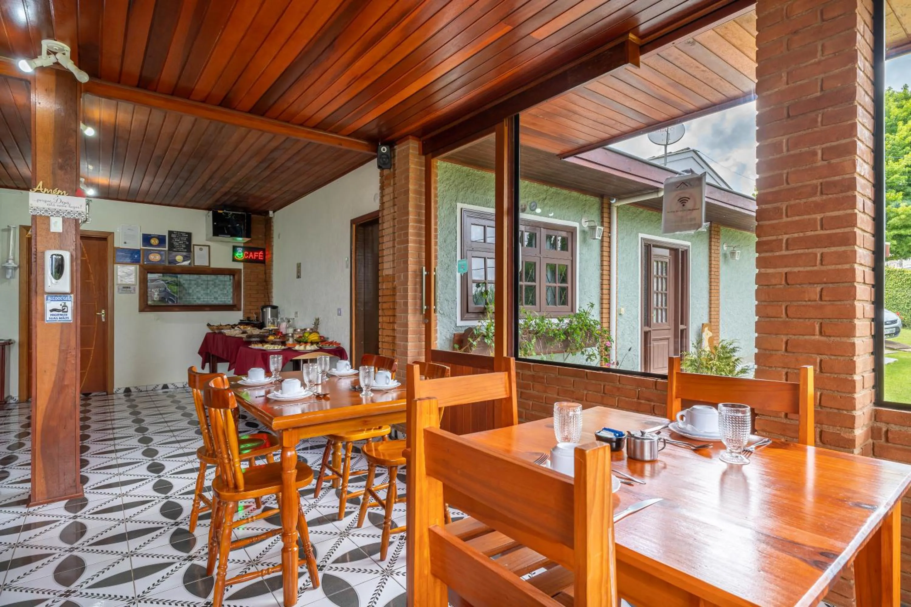 Restaurant/places to eat in Pousada Araucária Village