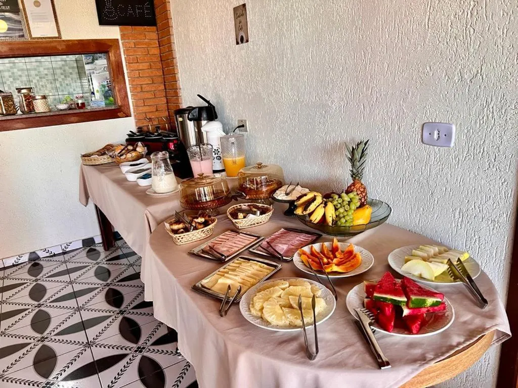 Restaurant/places to eat in Pousada Araucária Village