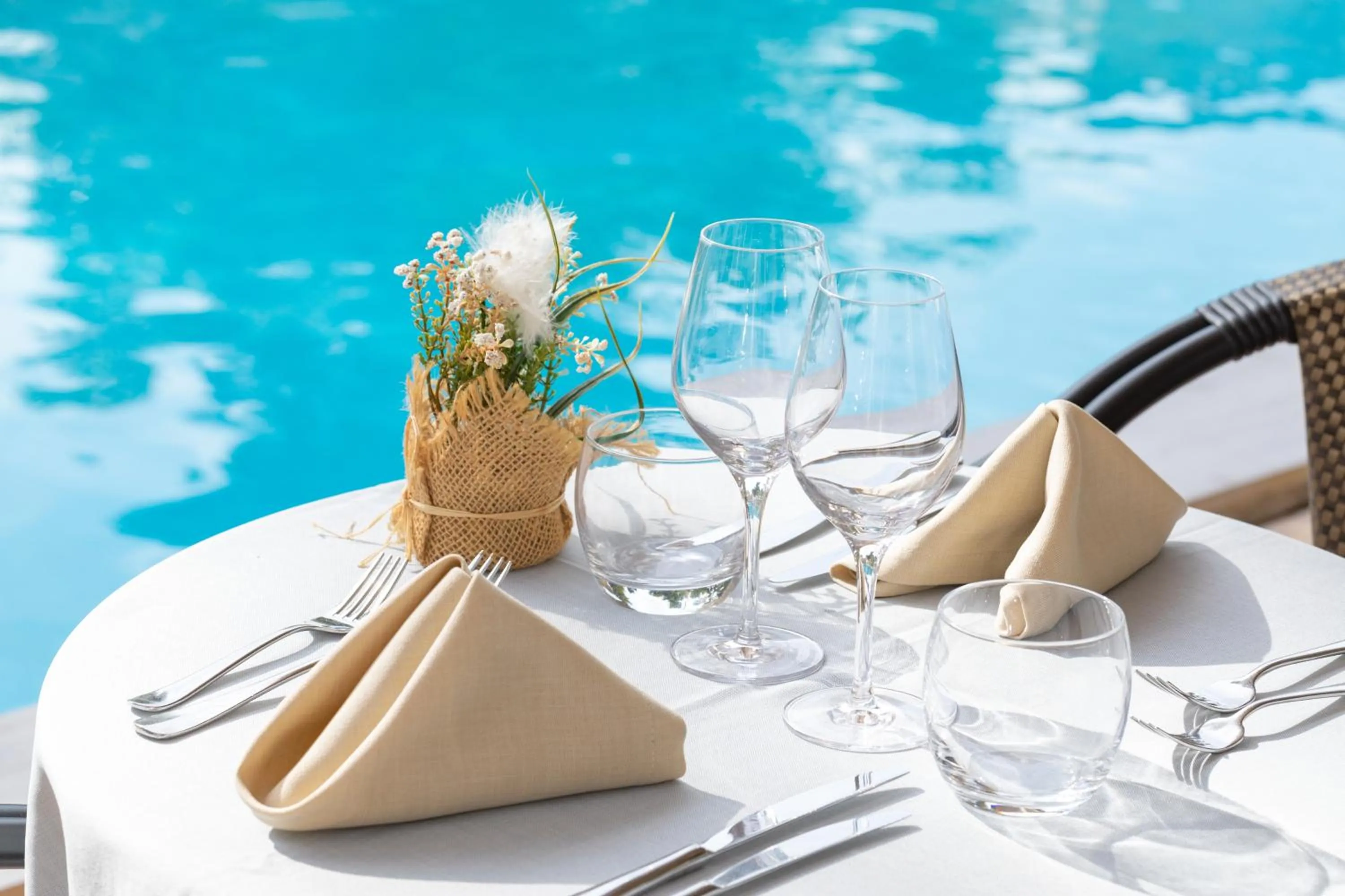 Patio in Hôtel Le Mas des Ecureuils