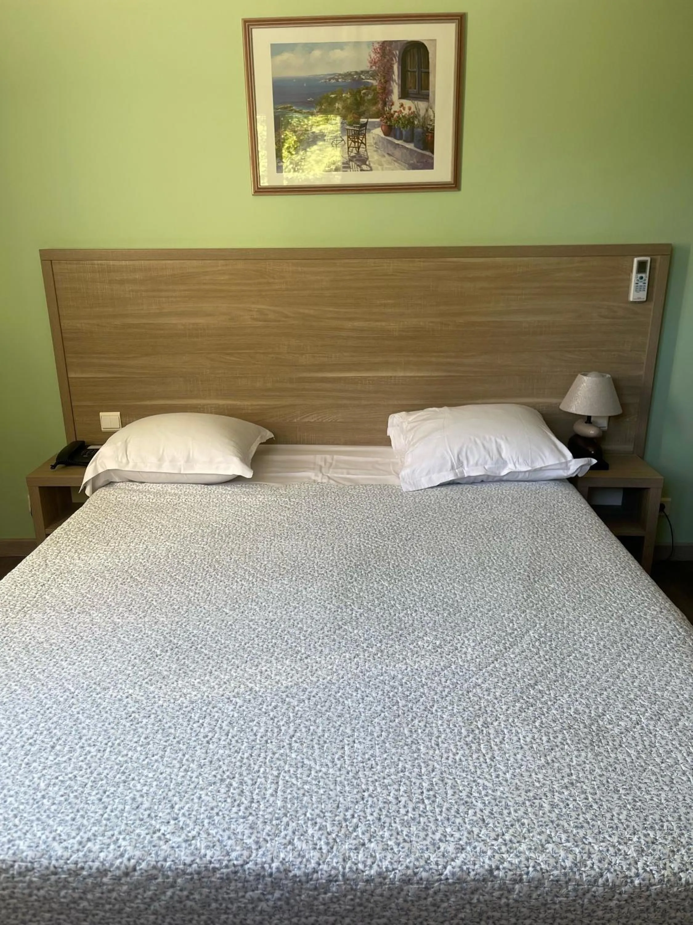 Bed in Hôtel Le Mas des Ecureuils