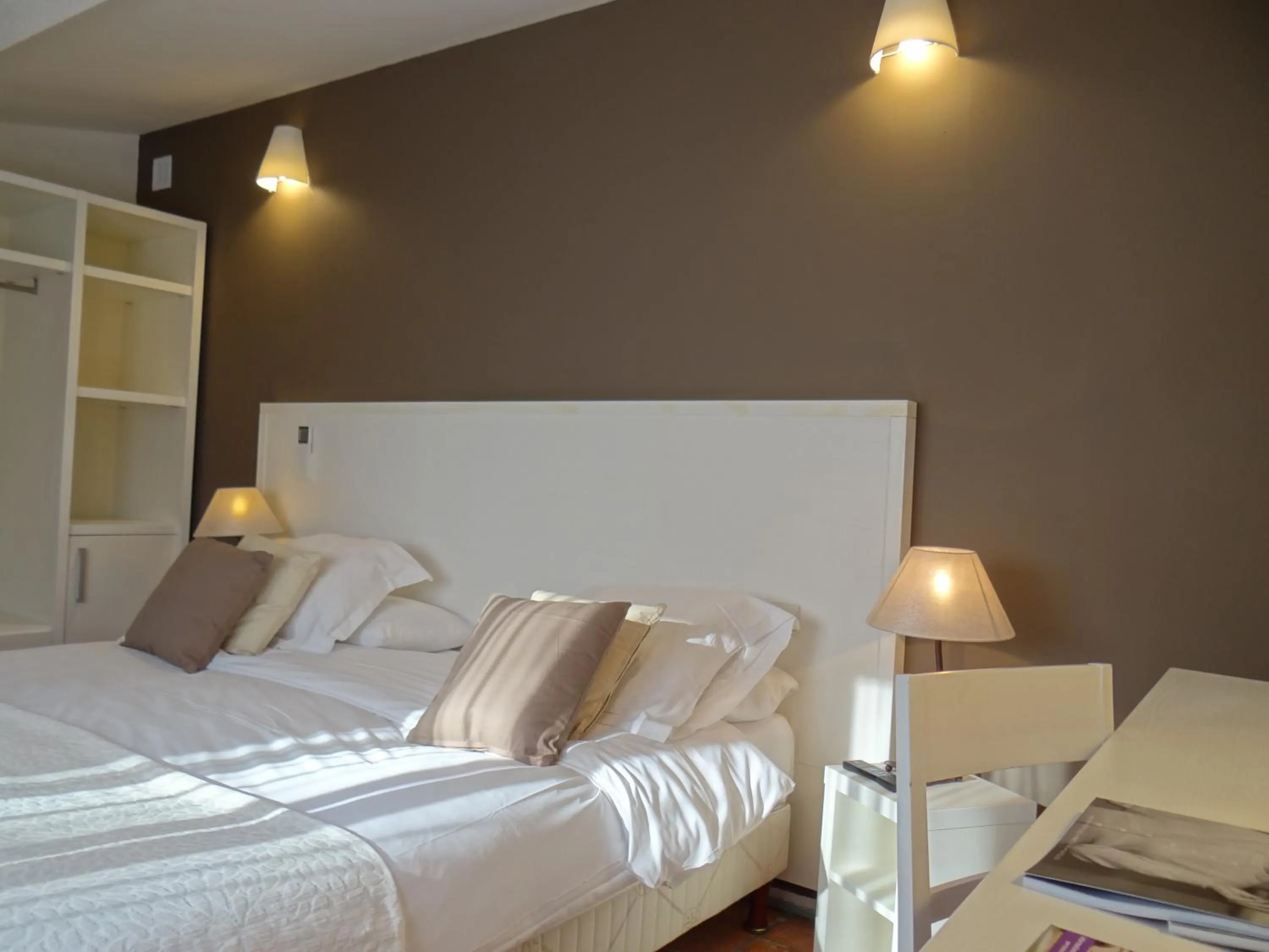 Photo of the whole room, Bed in Hôtel Le Mas des Ecureuils