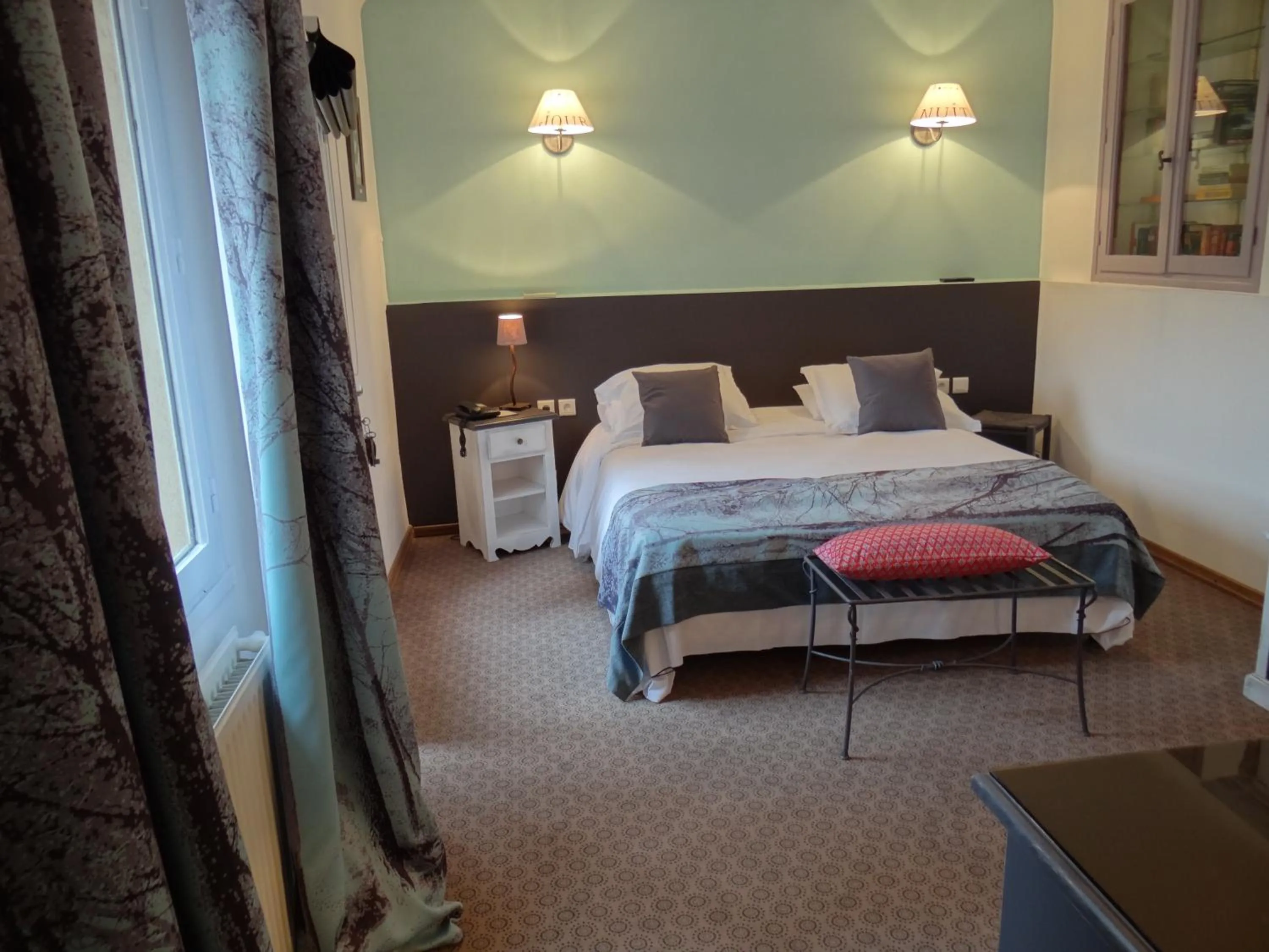 Photo of the whole room, Bed in Hôtel Le Mas des Ecureuils