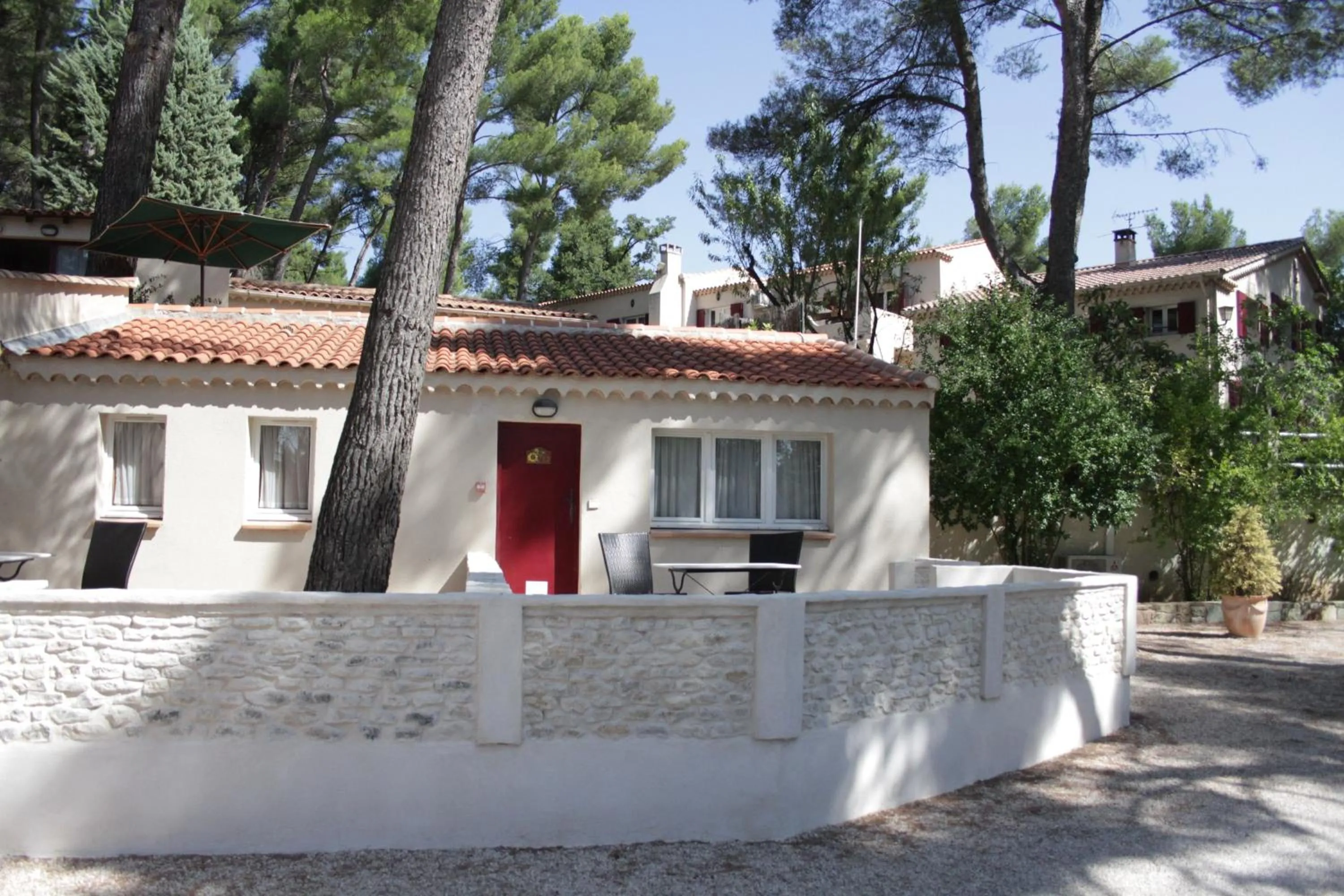 Facade/entrance in Hôtel Le Mas des Ecureuils