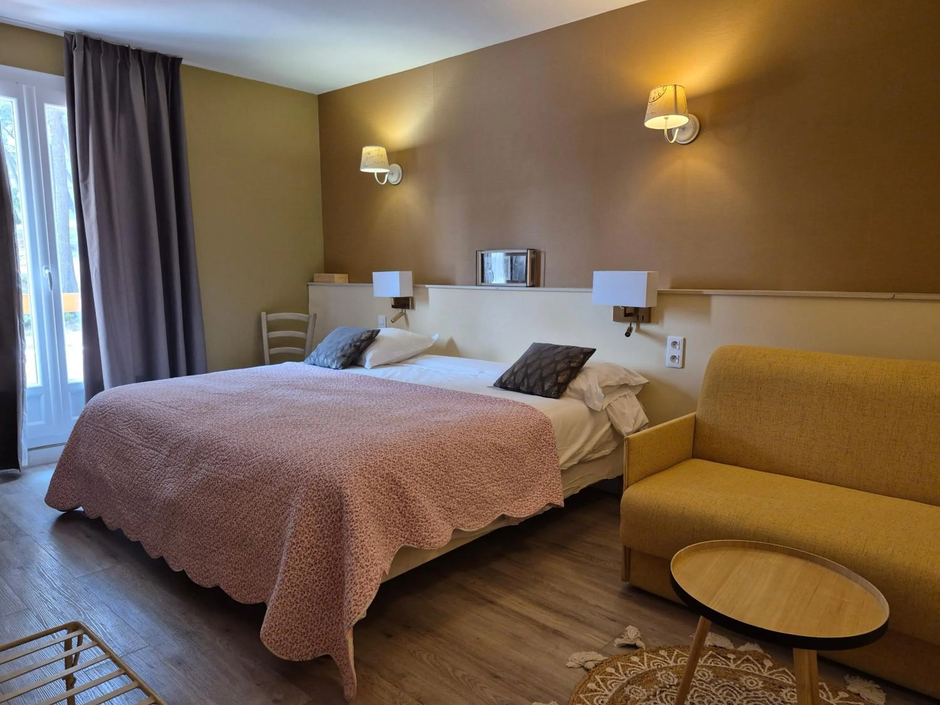 Bed in Hôtel Le Mas des Ecureuils