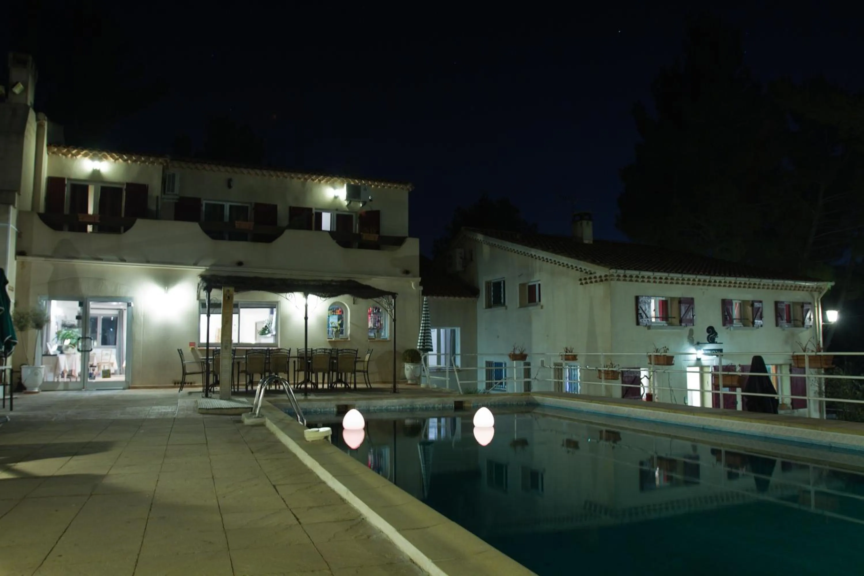 Facade/entrance in Hôtel Le Mas des Ecureuils