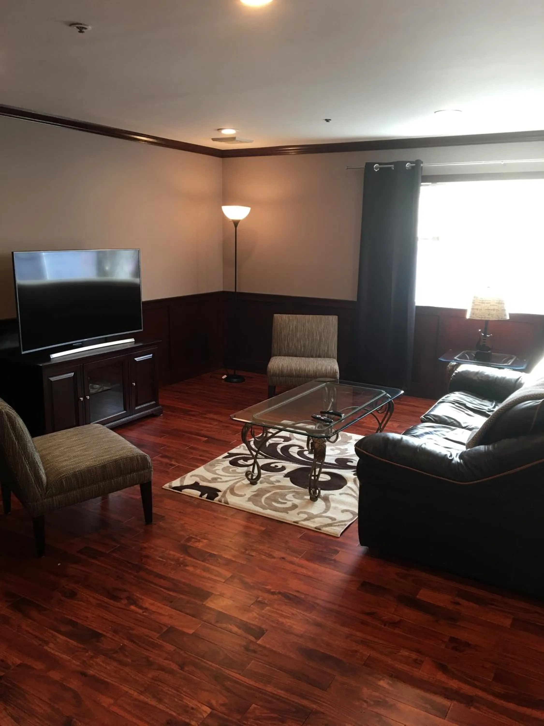 Living room in Irish American INN