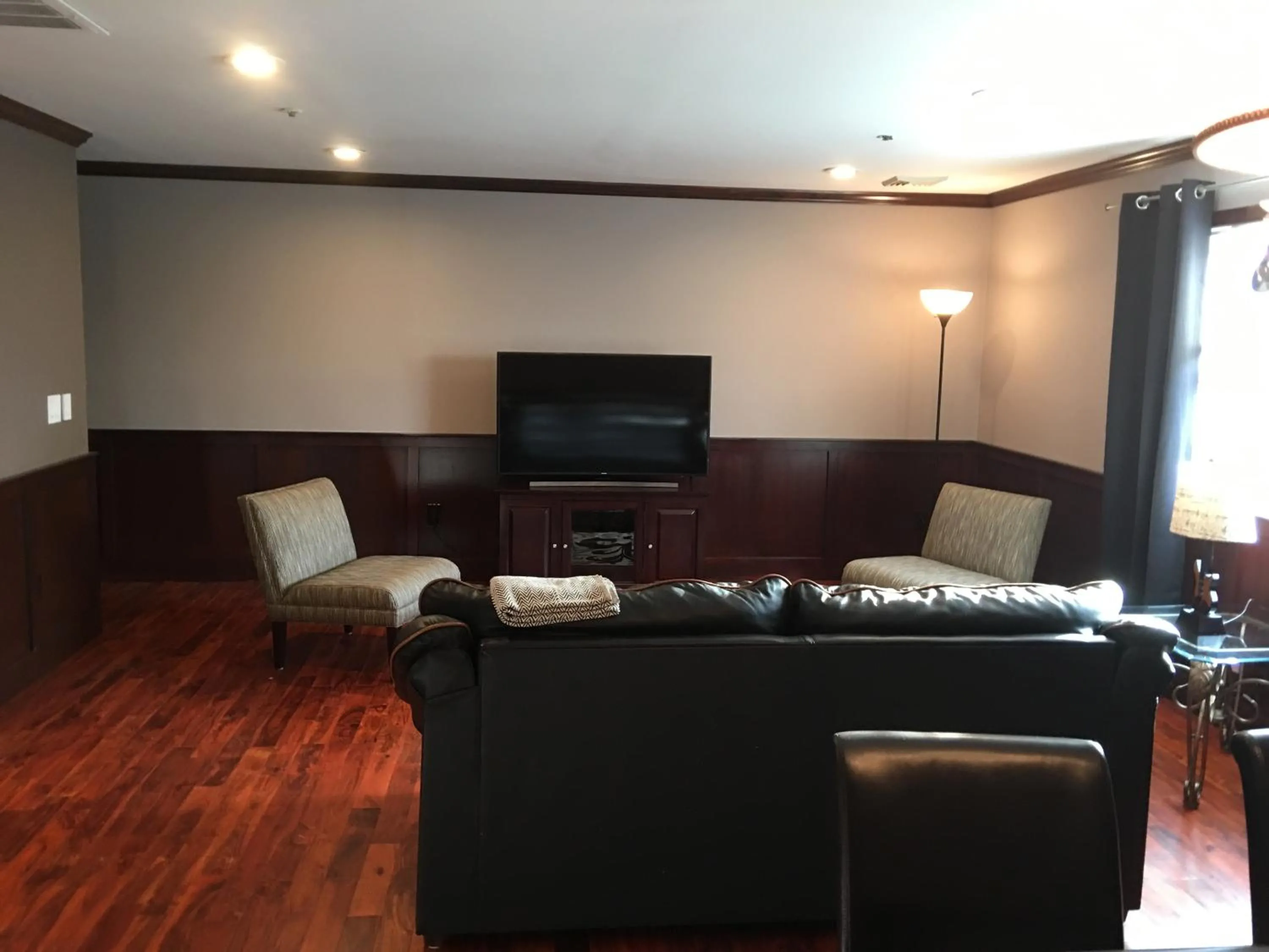 Living room in Irish American INN