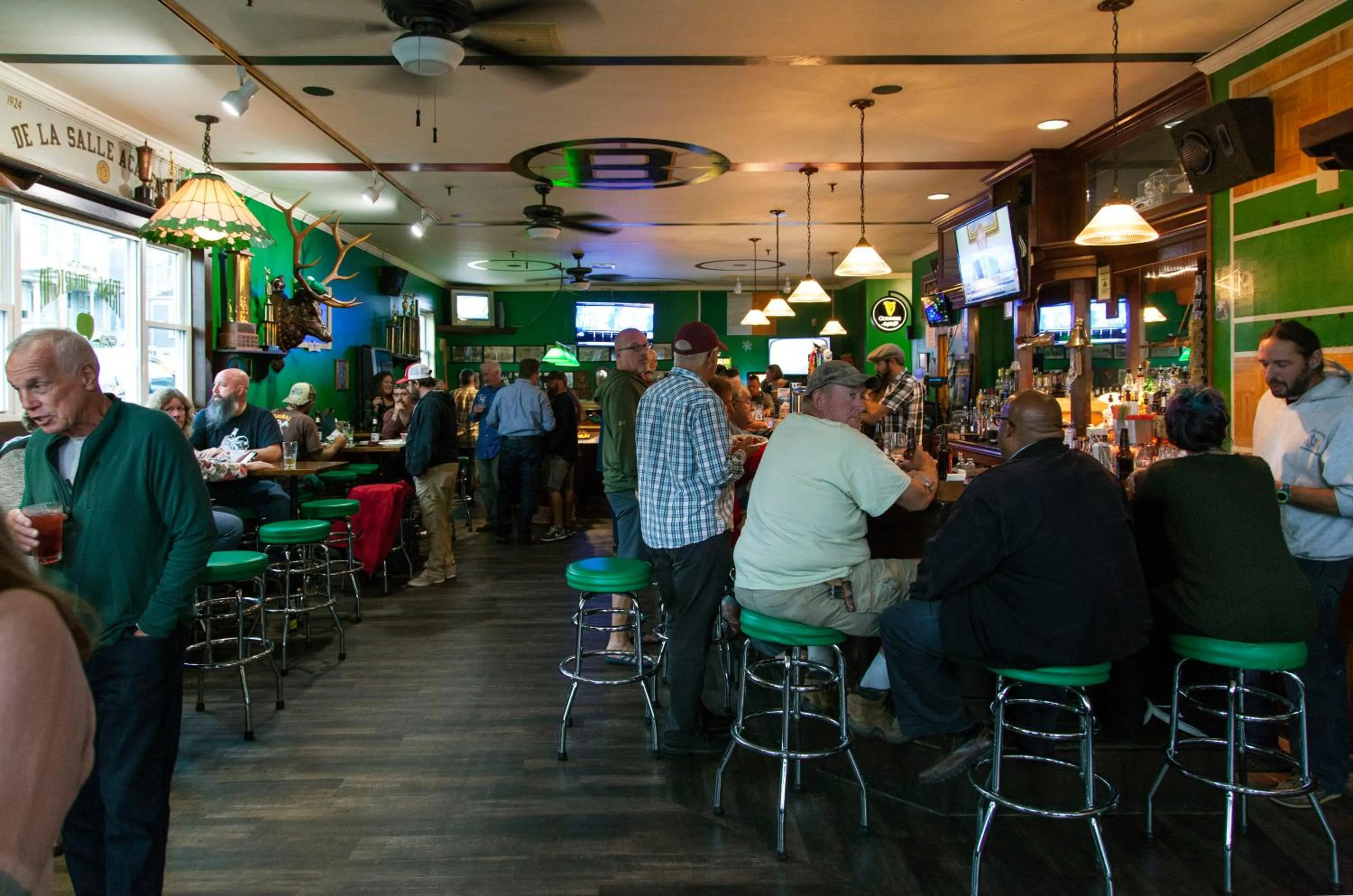 Restaurant/places to eat in Irish American INN
