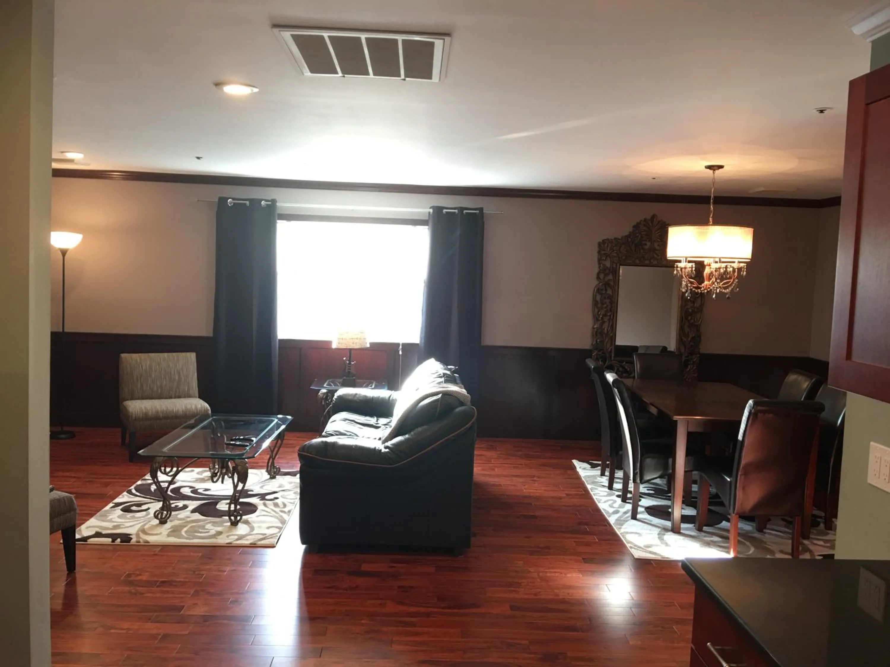 Living room in Irish American INN
