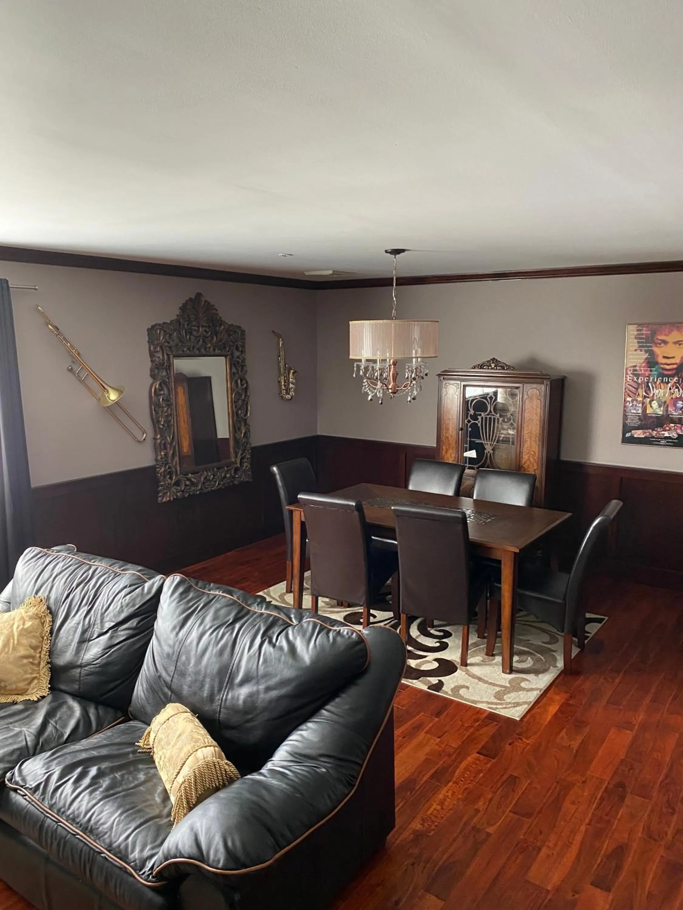 Living room in Irish American INN