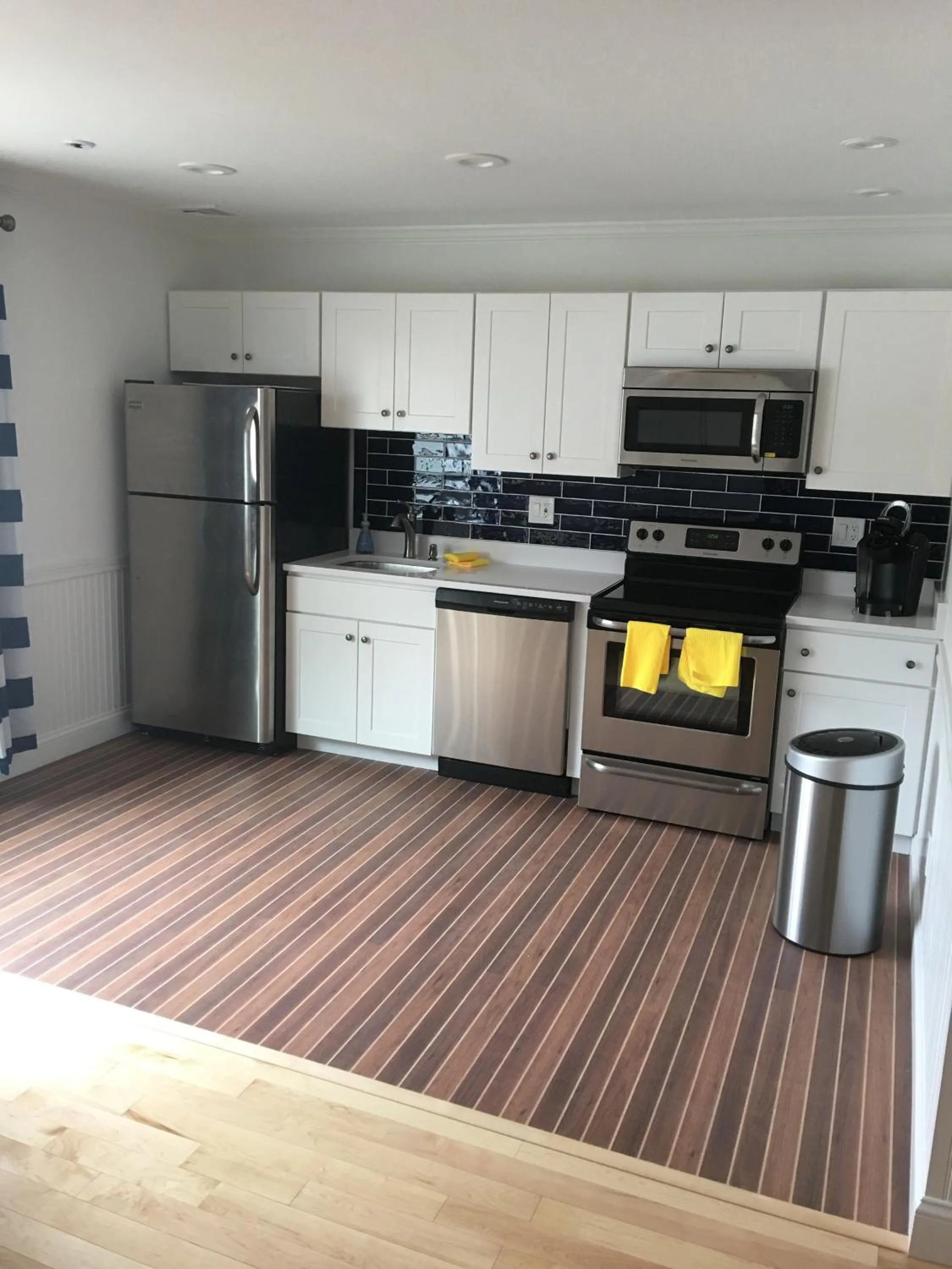 Kitchen or kitchenette in Irish American INN