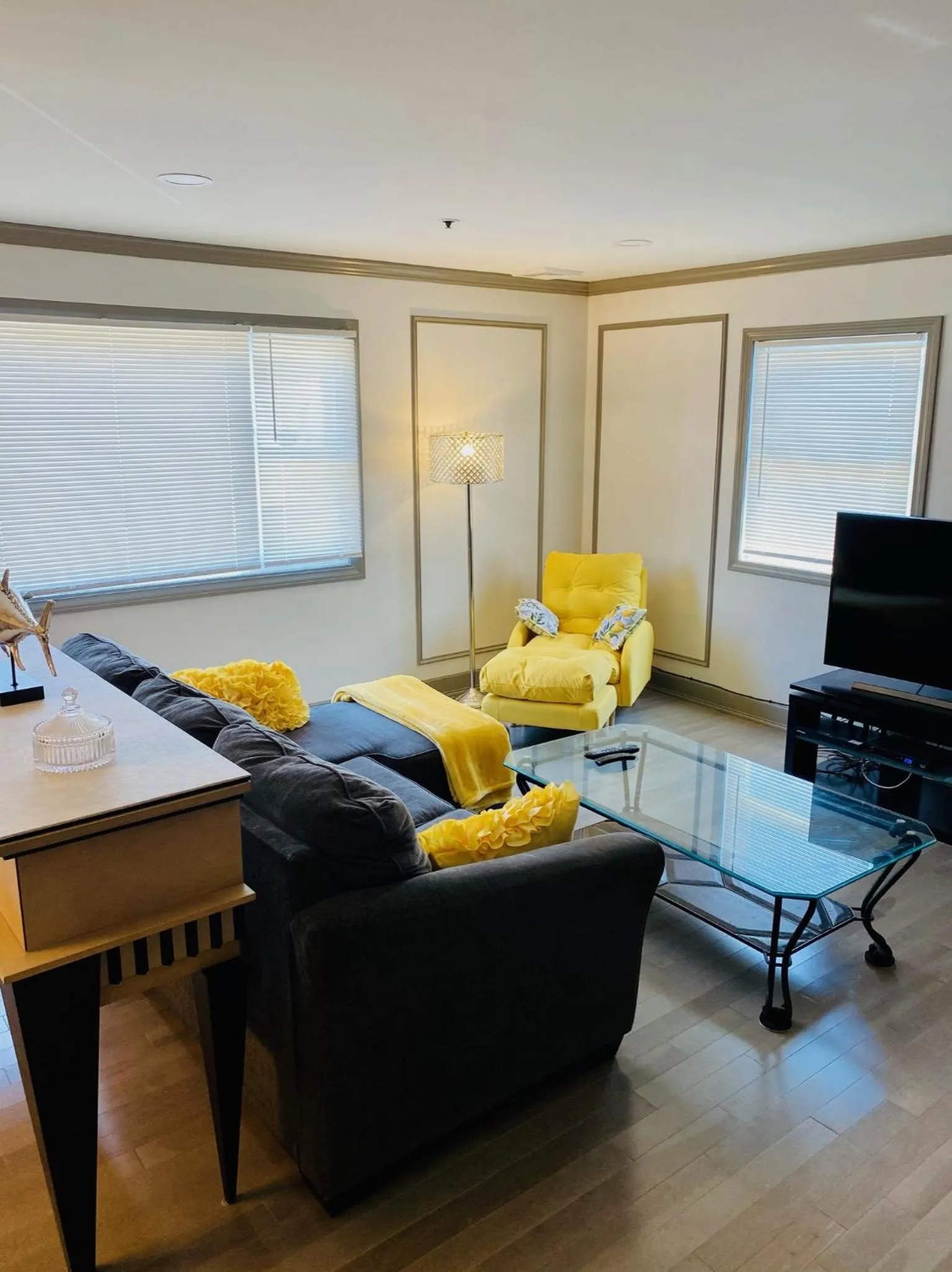 Living room in Irish American INN