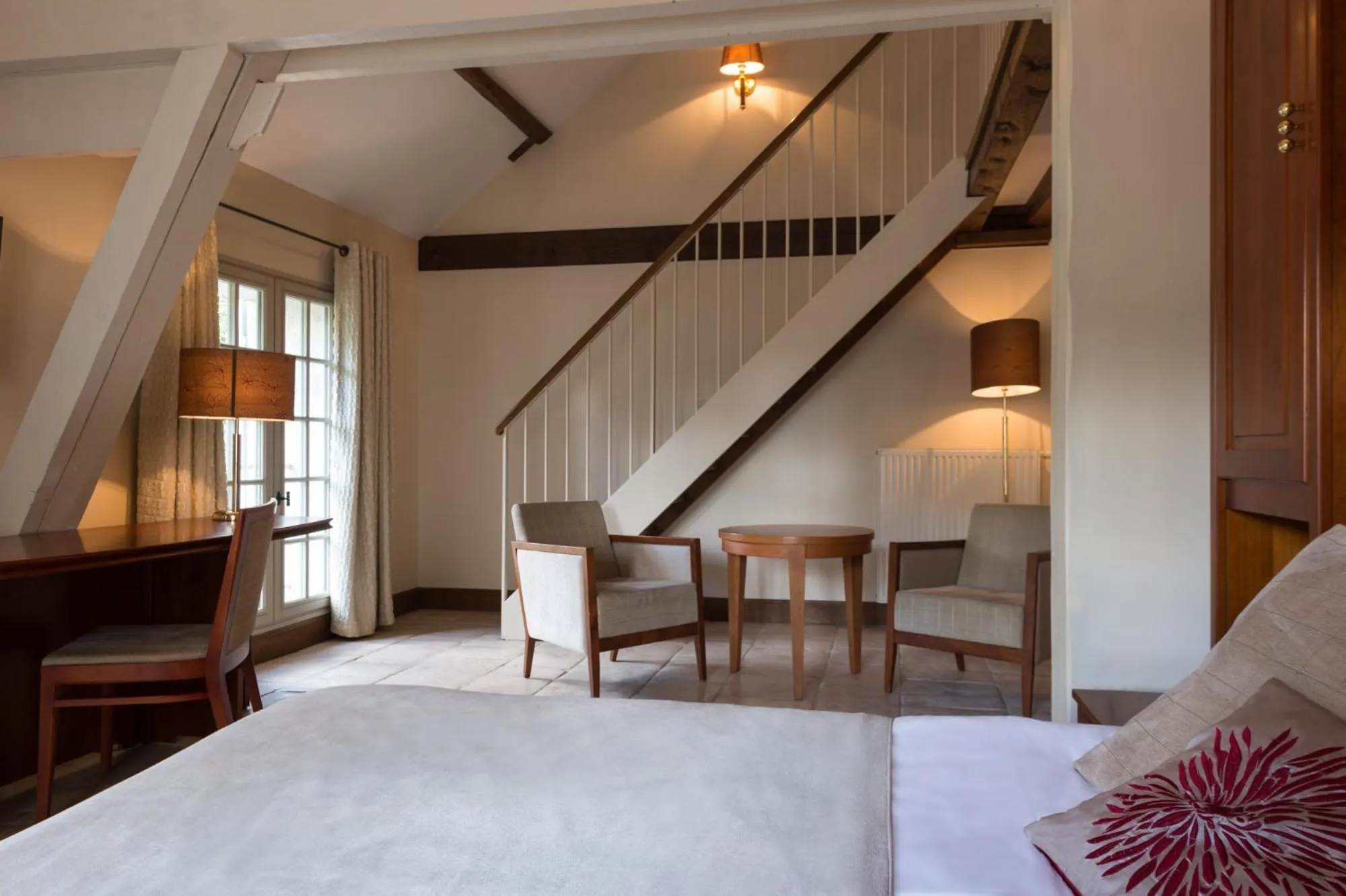 Bed in Hôtel Aux Vieux Remparts, The Originals Relais