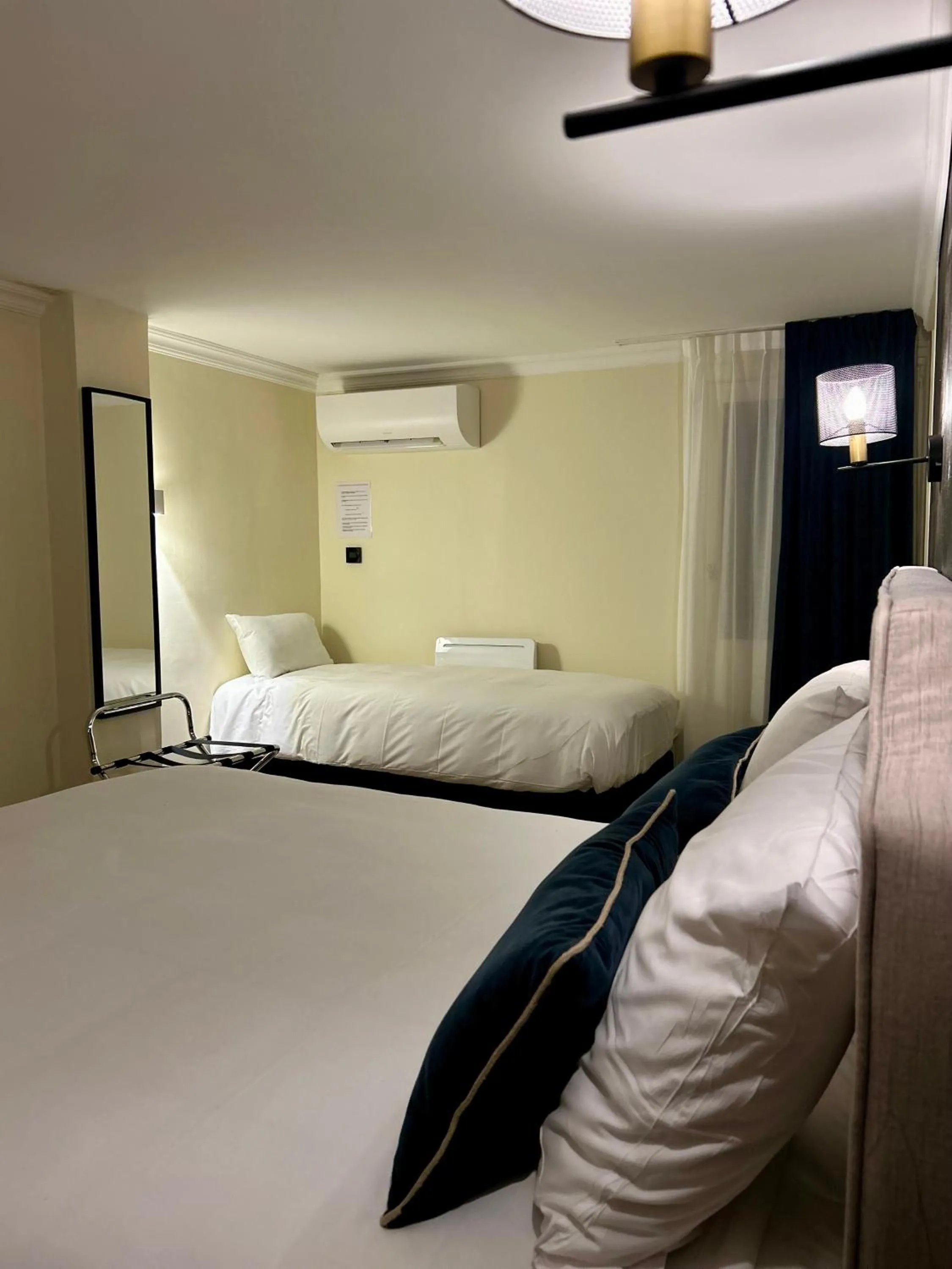 Bed in Hotel Acadie Orly Morangis