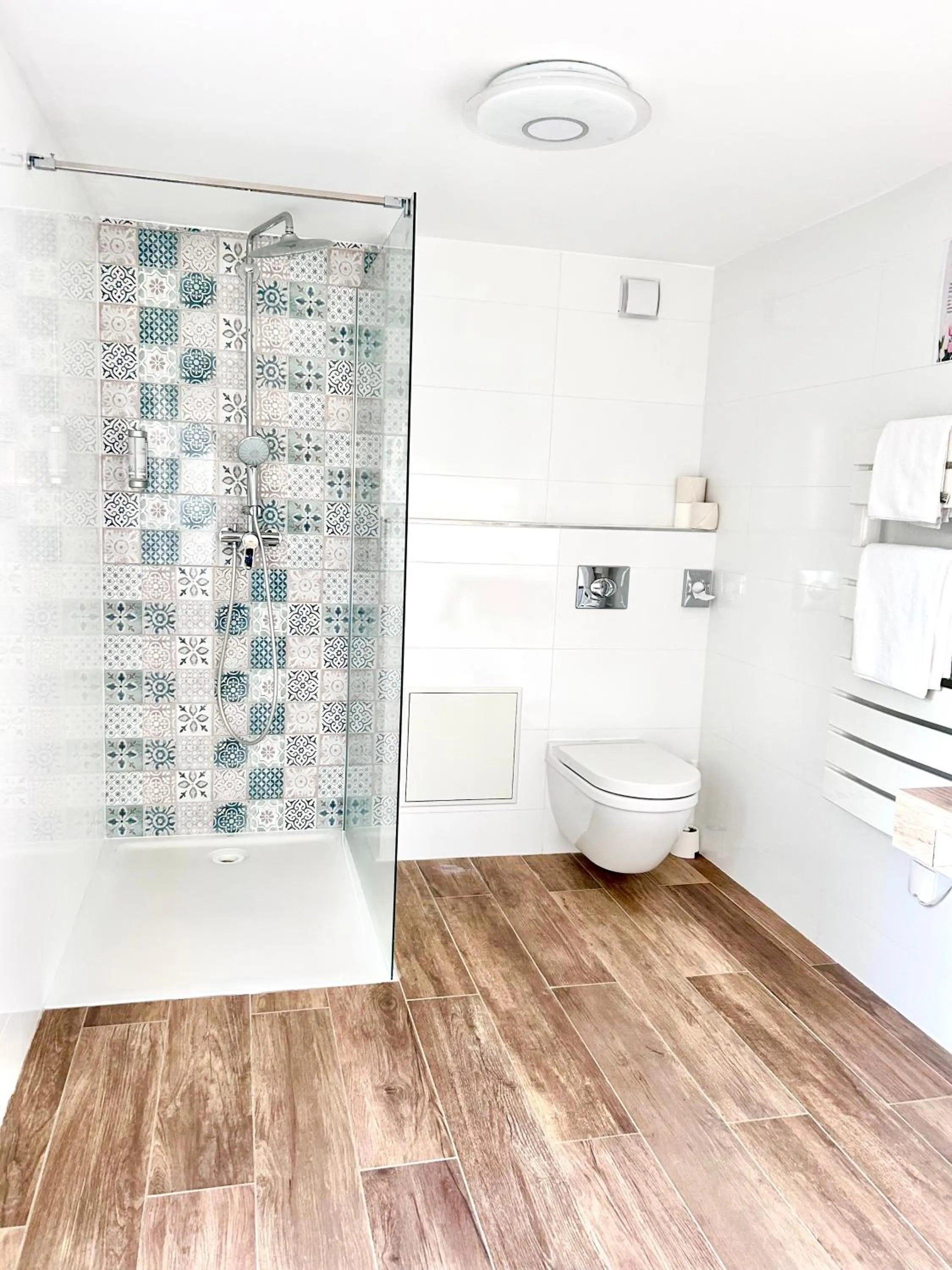 Bathroom in Hotel Acadie Orly Morangis