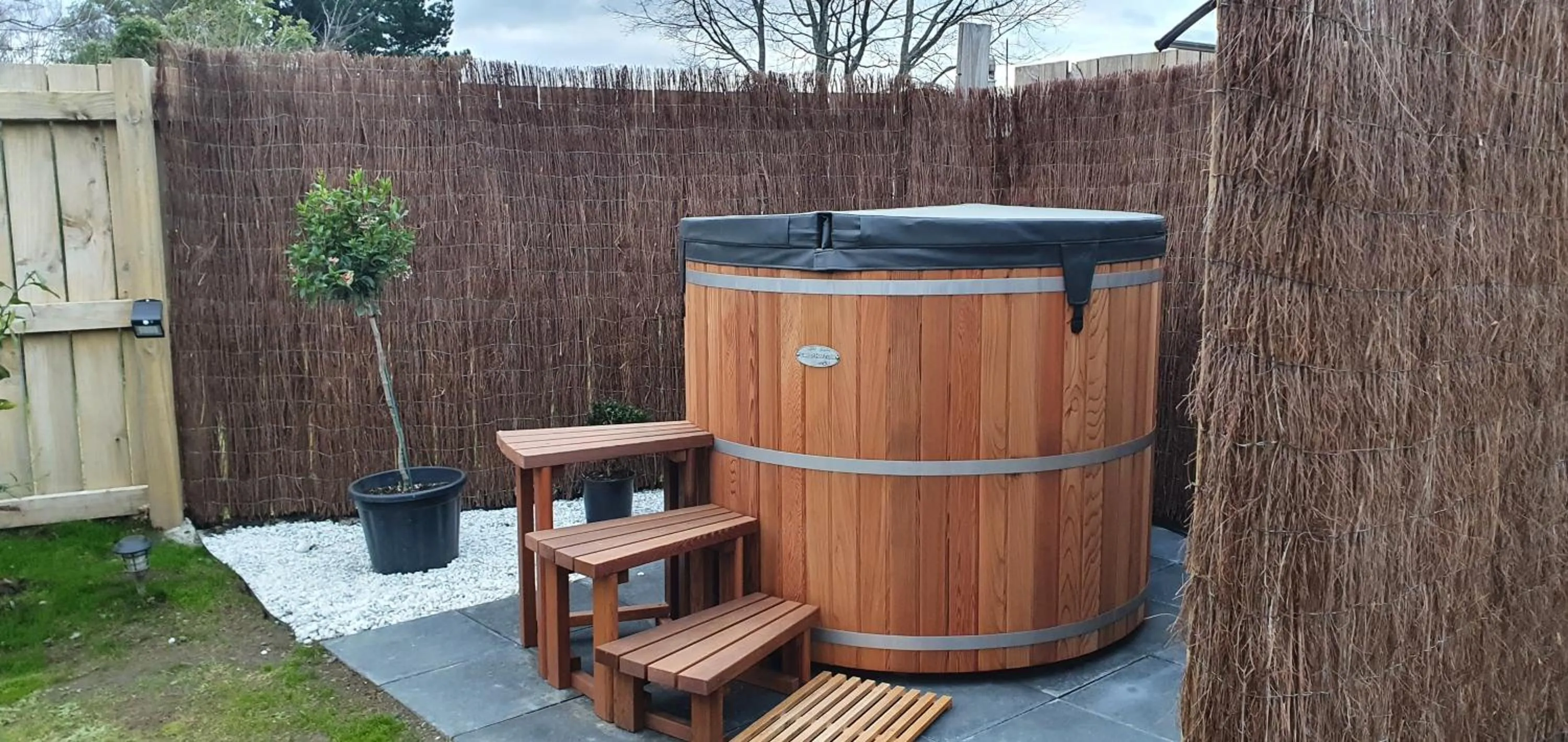 Hot Tub in Moe Marie Sleep Peacefully