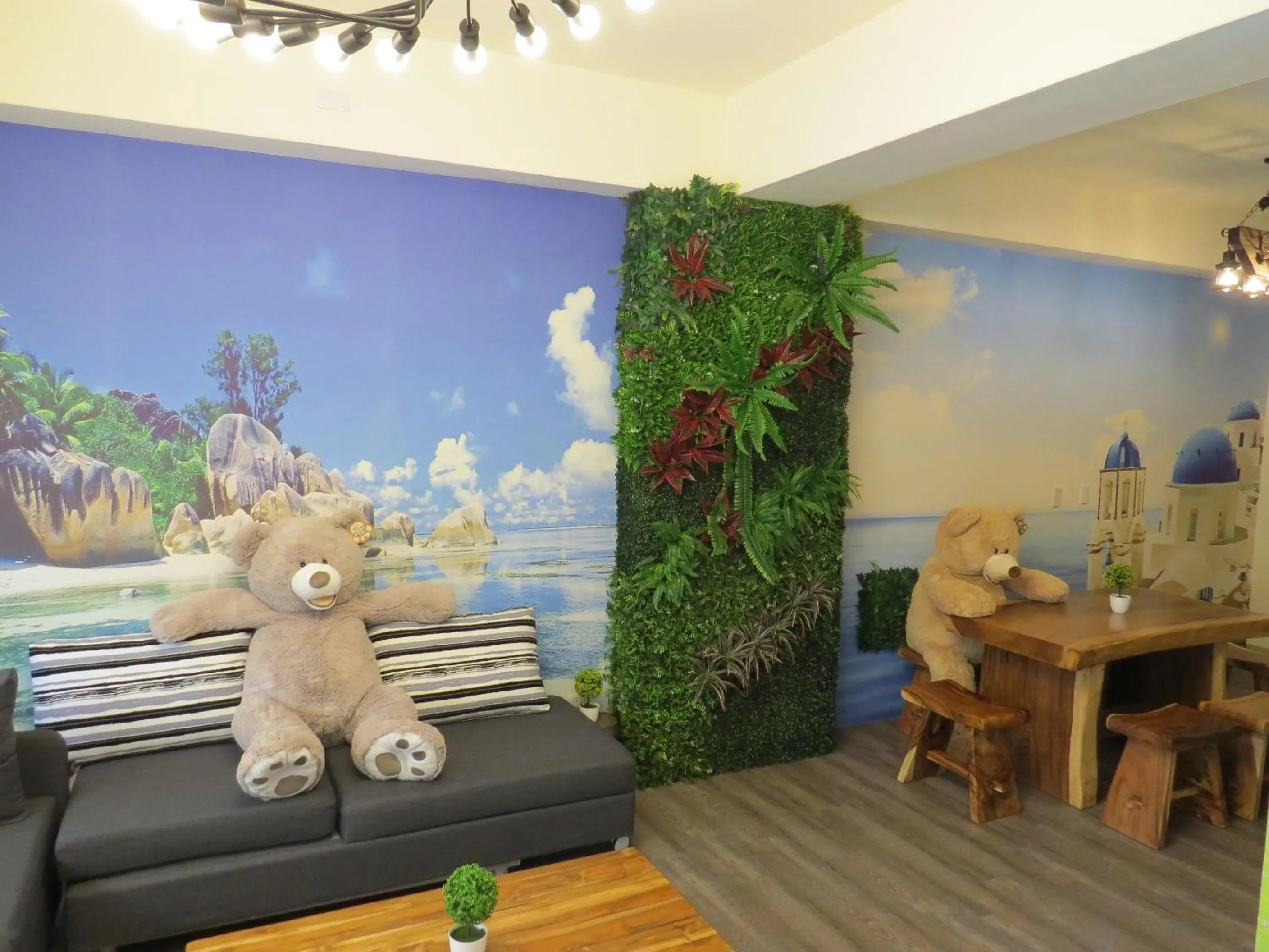 Communal lounge/ TV room in Hai Yang Homestay