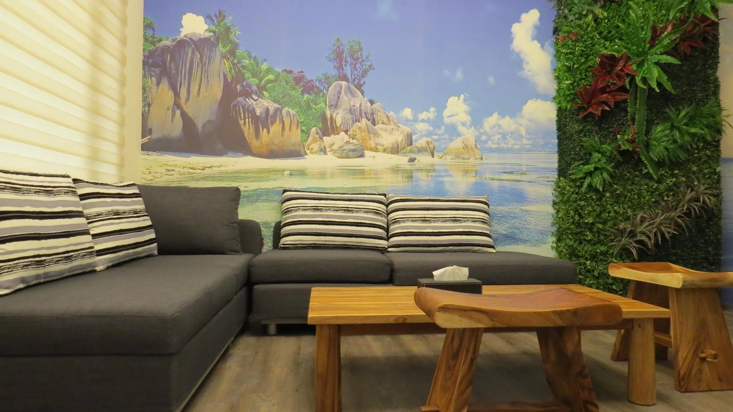 Communal lounge/ TV room in Hai Yang Homestay