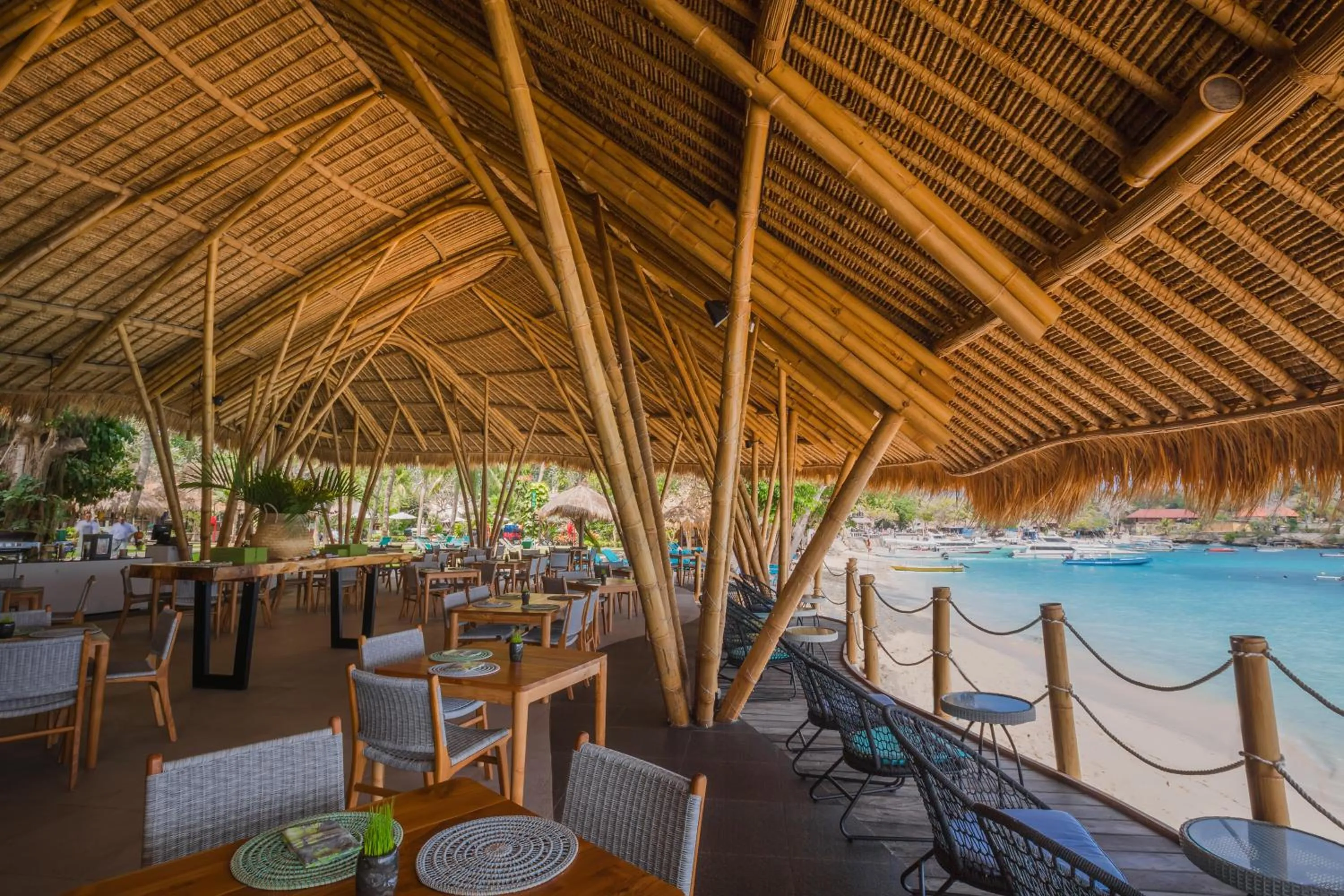 Restaurant/places to eat in Hai Tide Beach Resort