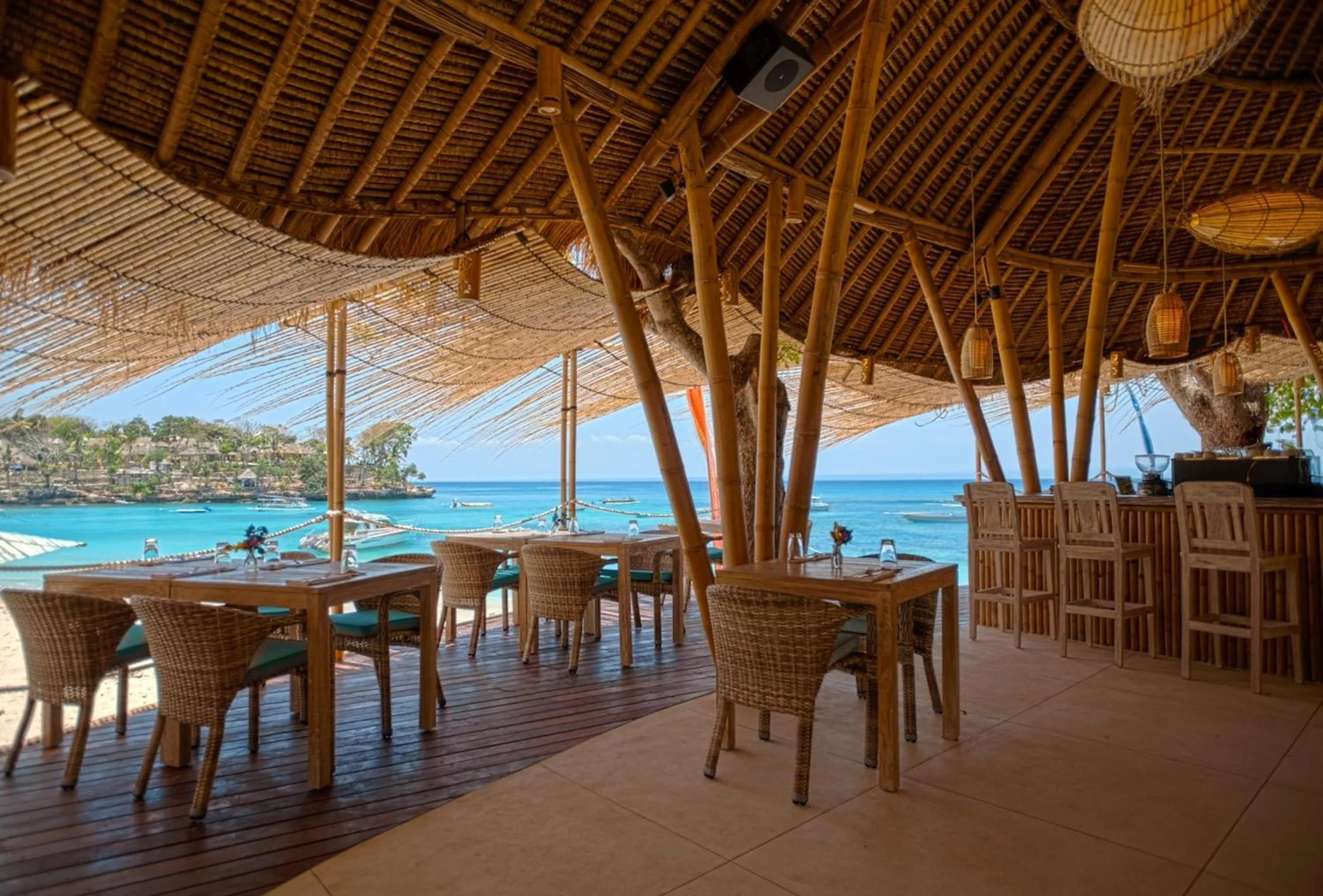 Restaurant/places to eat in Hai Tide Beach Resort