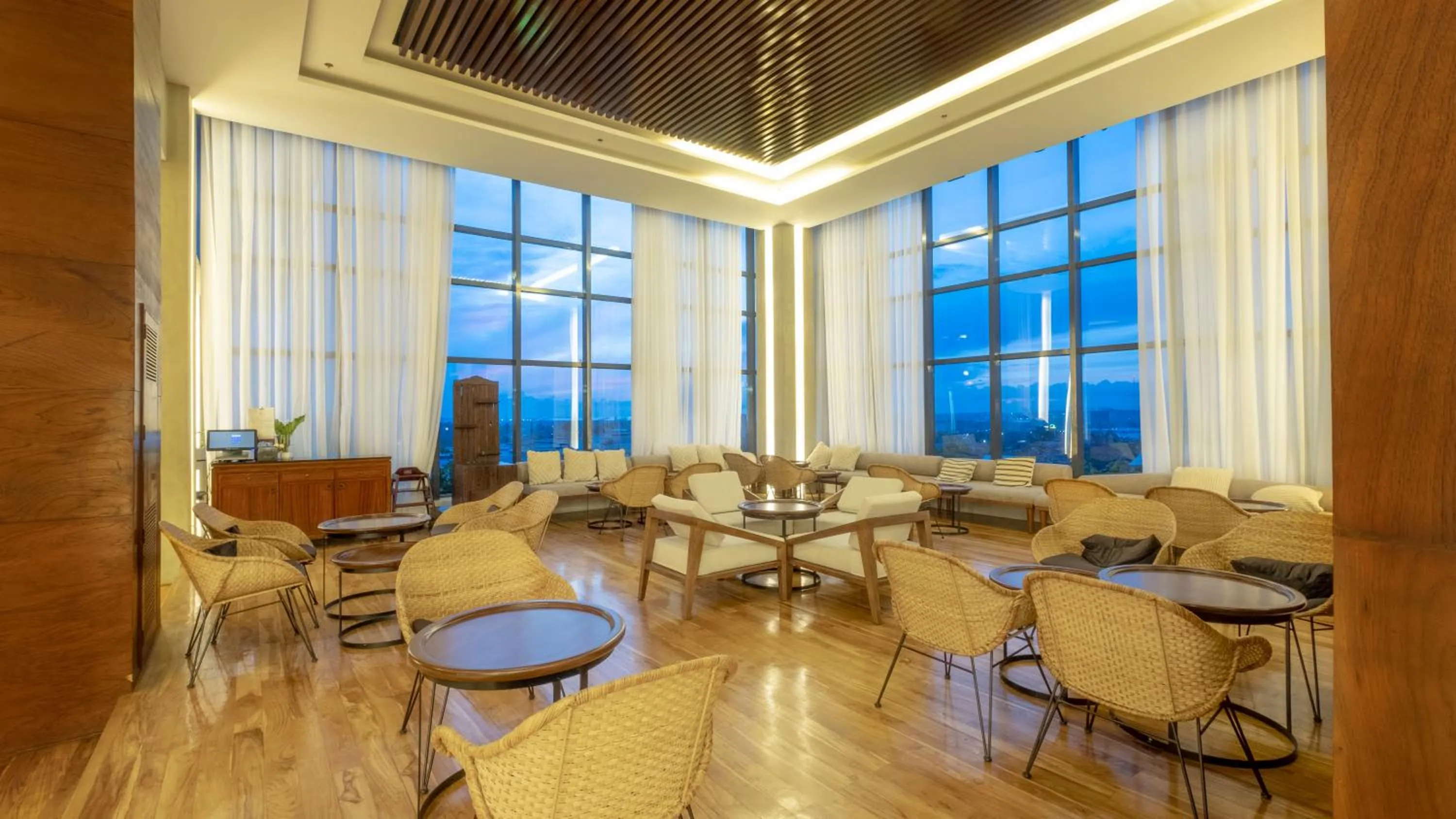 Restaurant/places to eat in Maayo Hotel