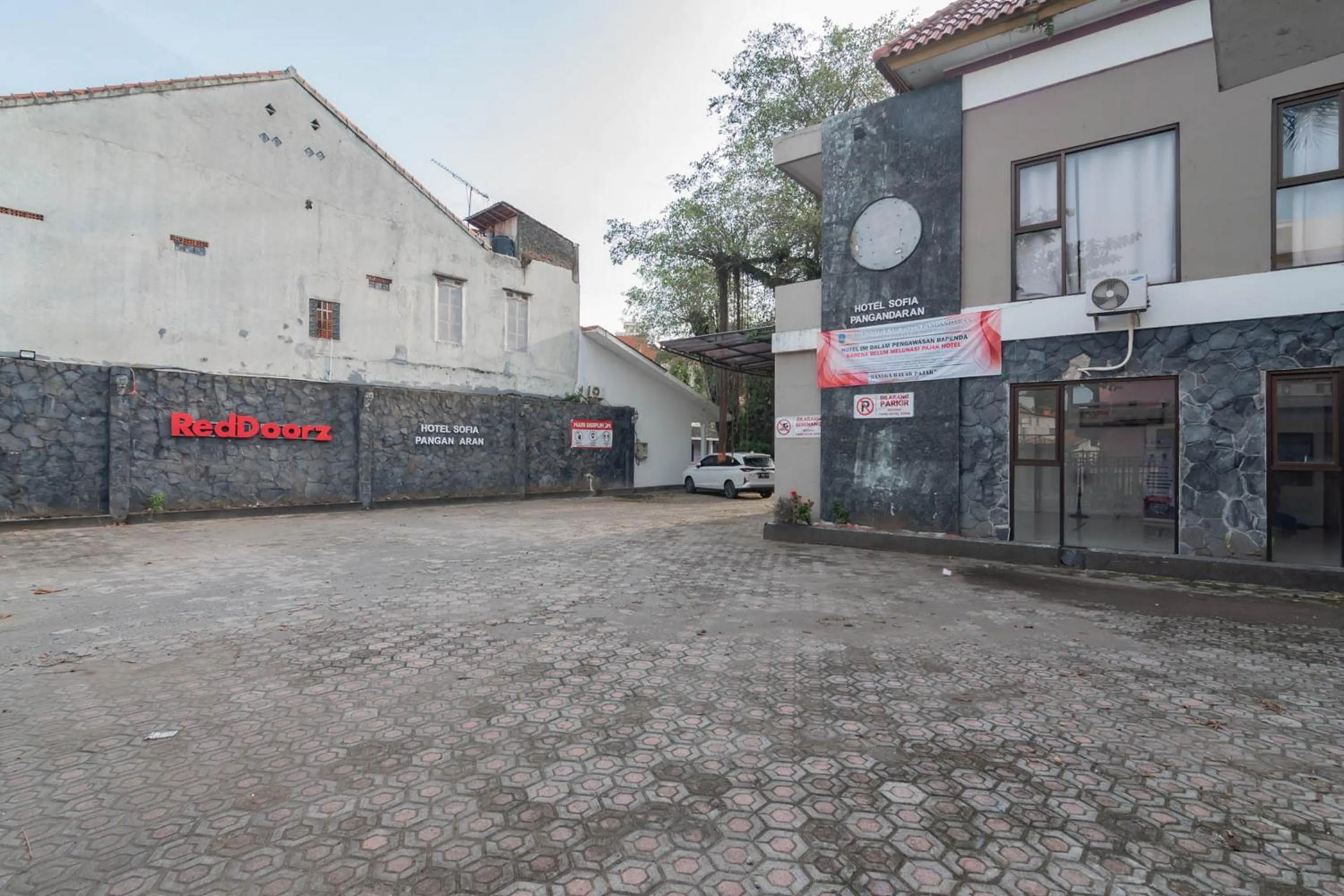 RedDoorz Plus At Hotel Sofia Pangandaran