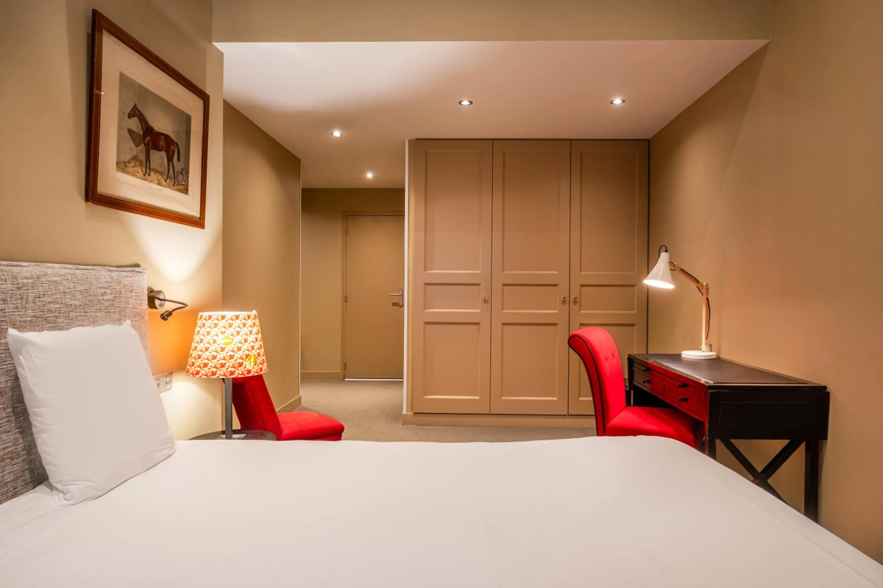 Bedroom, Bed in Hostellerie de l'Écu de Bretagne