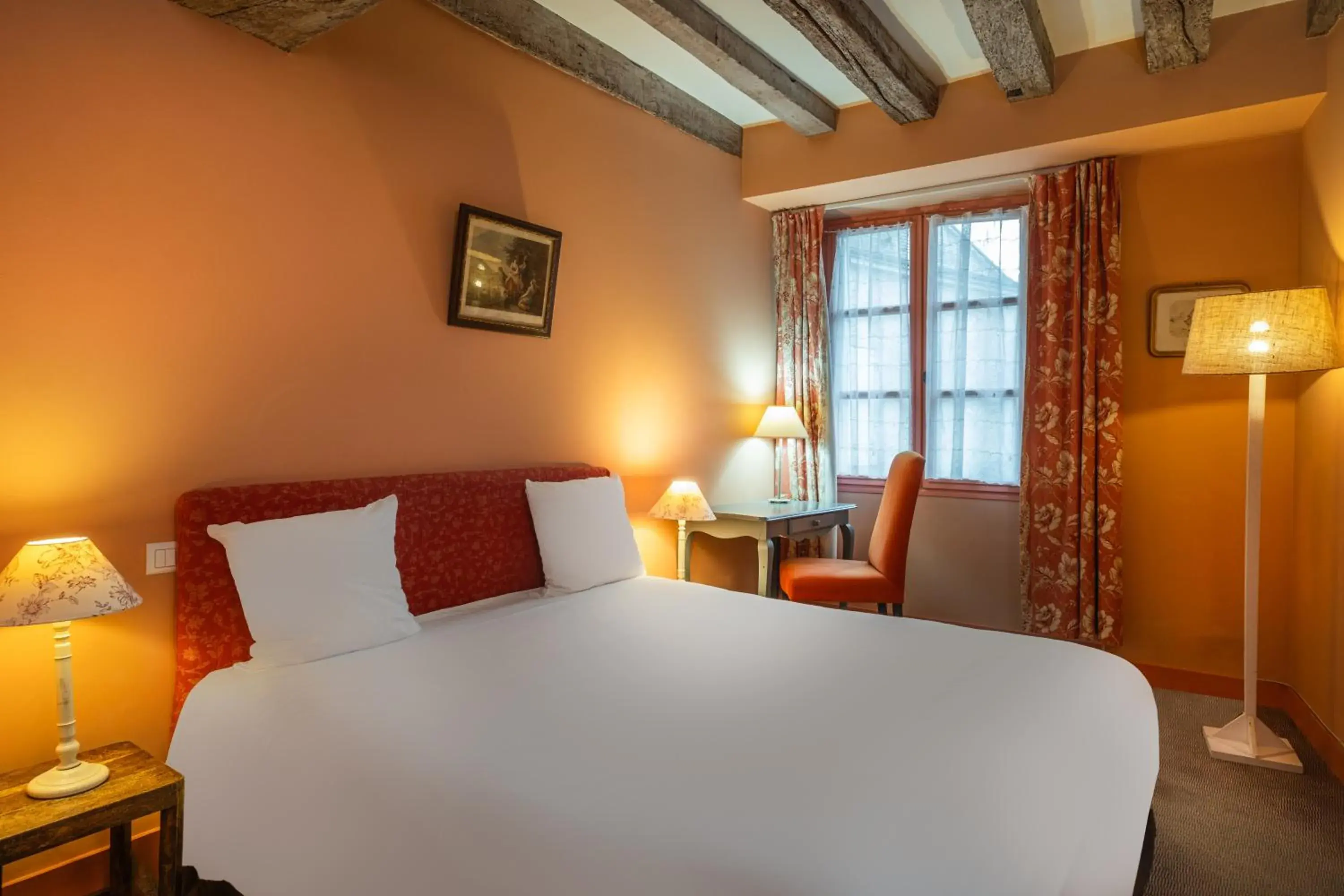 Bedroom, Bed in Hostellerie de l'Écu de Bretagne Bedroom, Bed in Hostellerie de l'Écu de Bretagne