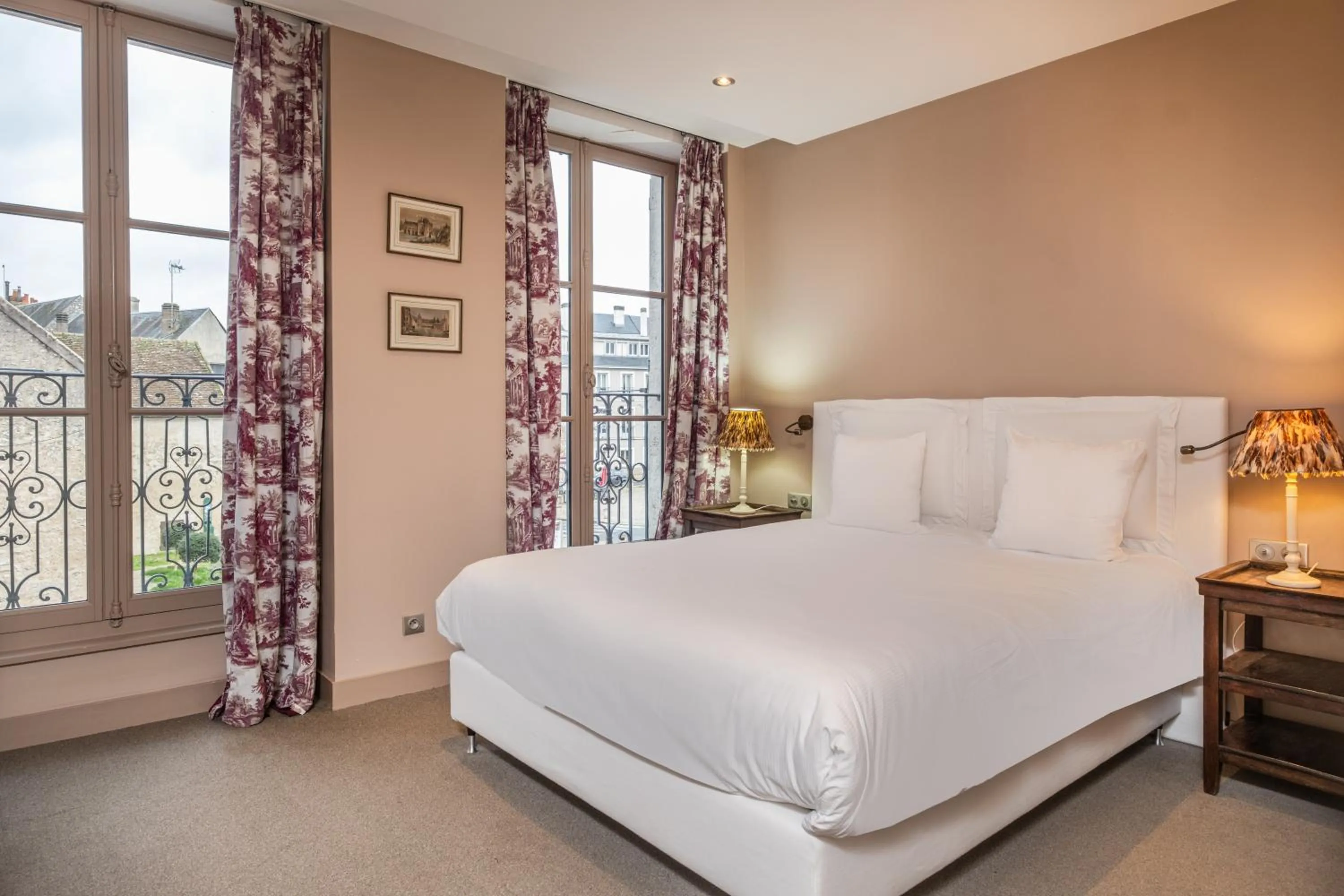 Bedroom, Bed in Hostellerie de l'Écu de Bretagne