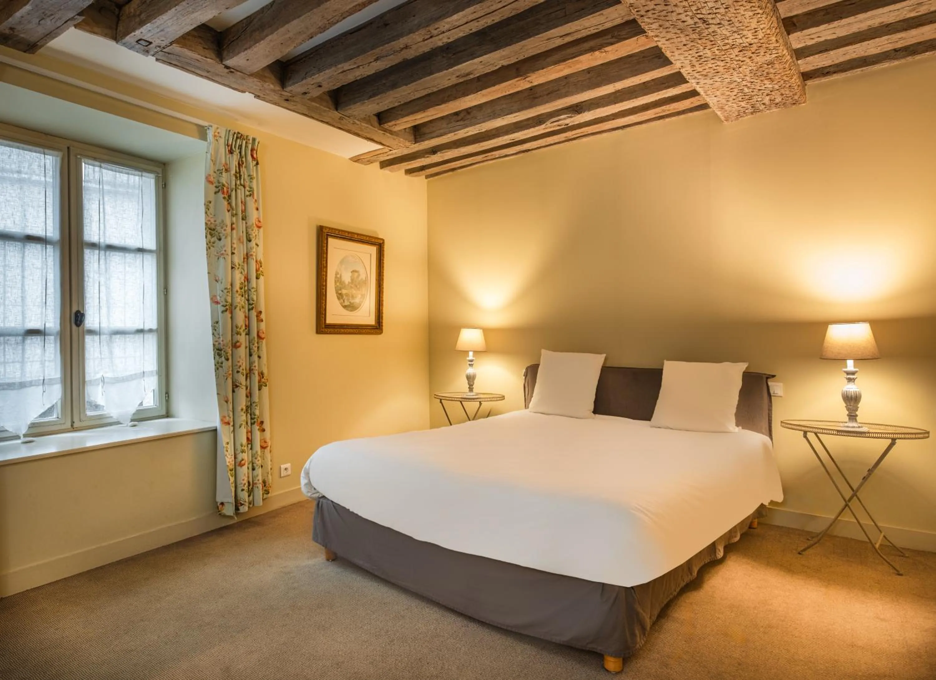Bedroom, Bed in Hostellerie de l'Écu de Bretagne