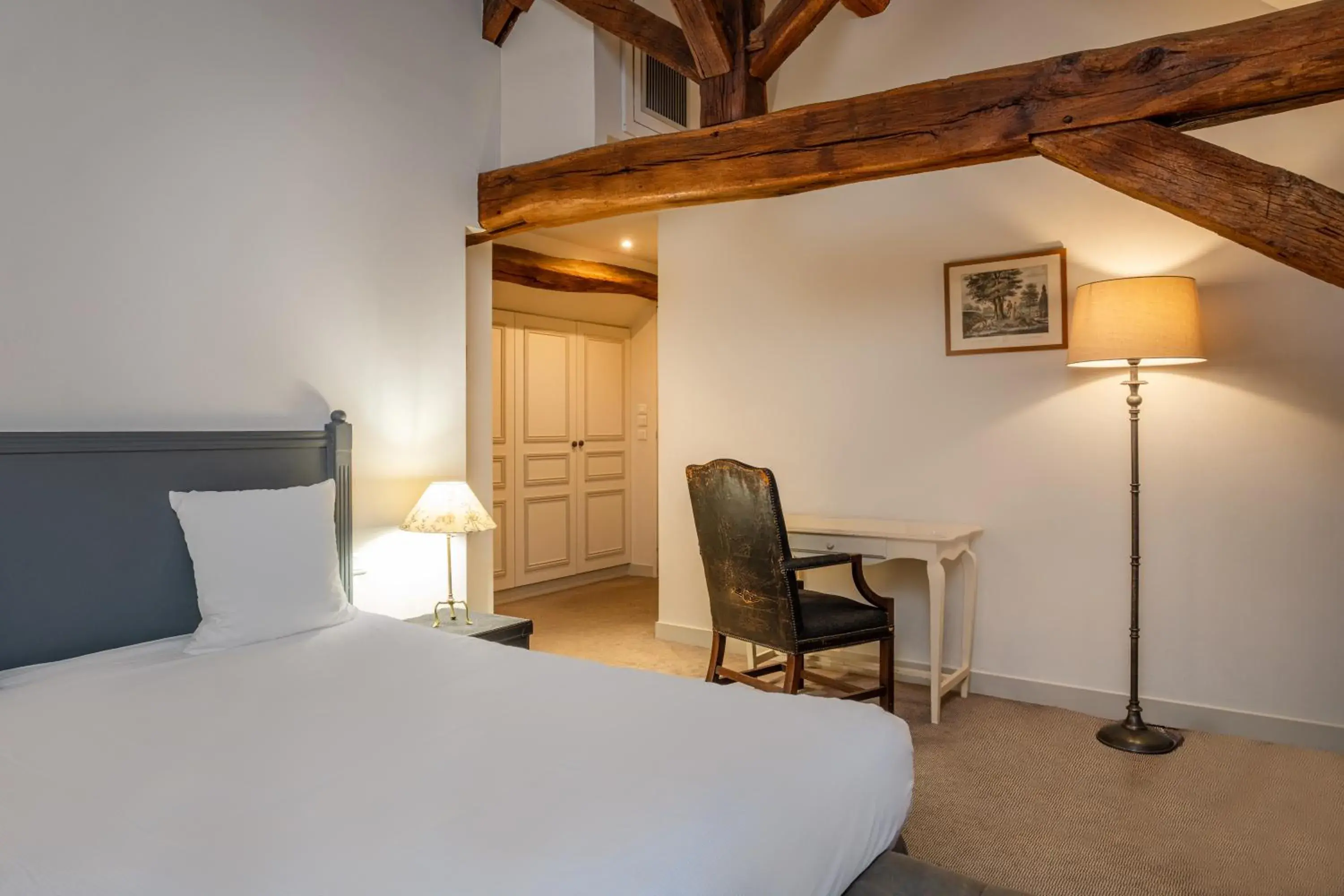 Bedroom, Bed in Hostellerie de l'Écu de Bretagne Bedroom, Bed in Hostellerie de l'Écu de Bretagne