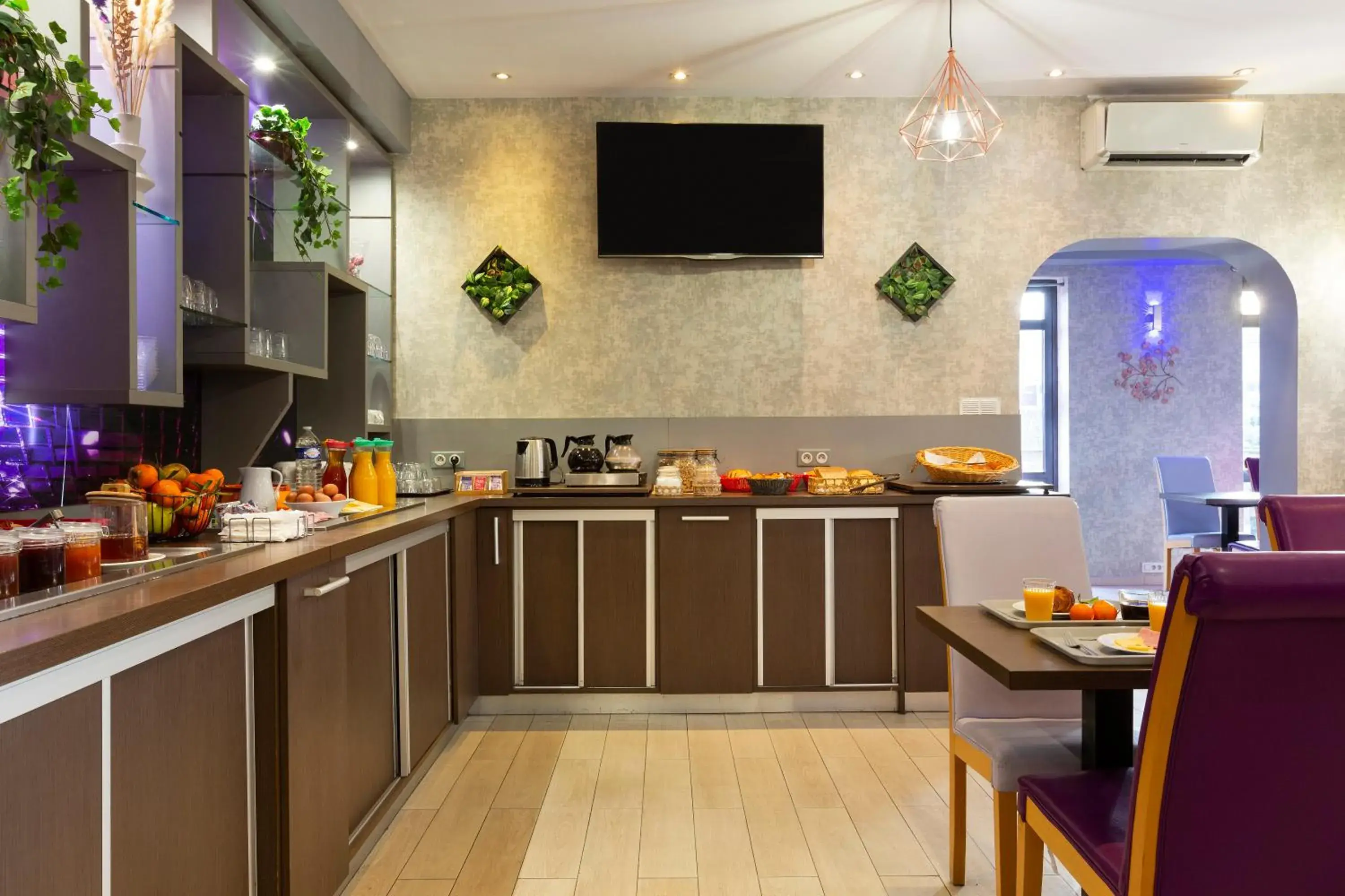 Property building in Comfort Hotel Orléans Olivet Property building in Comfort Hotel Orléans Olivet