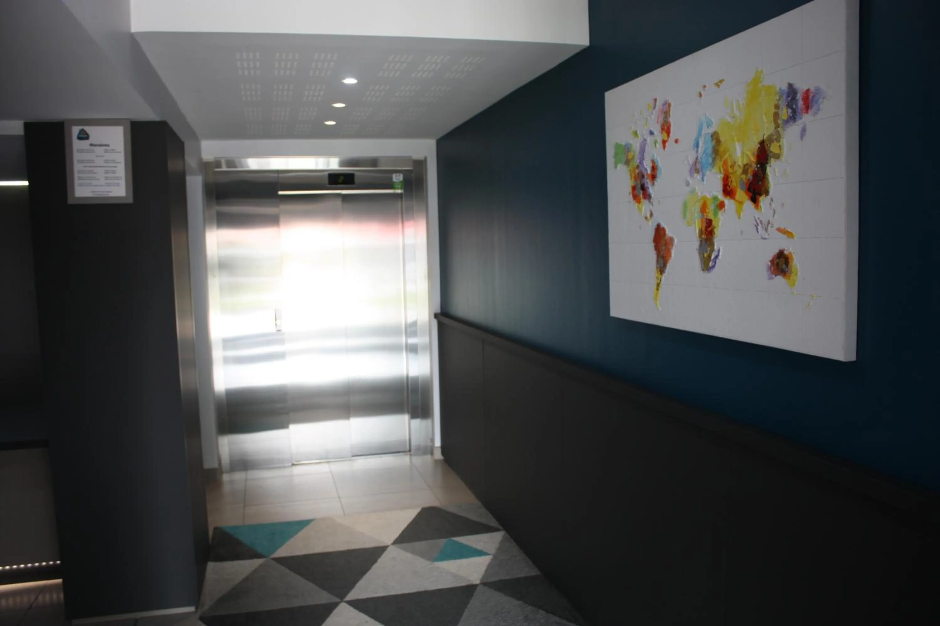 Lobby or reception in Hôtel AKENA Aéroport Charles de Gaulle - Saint Witz