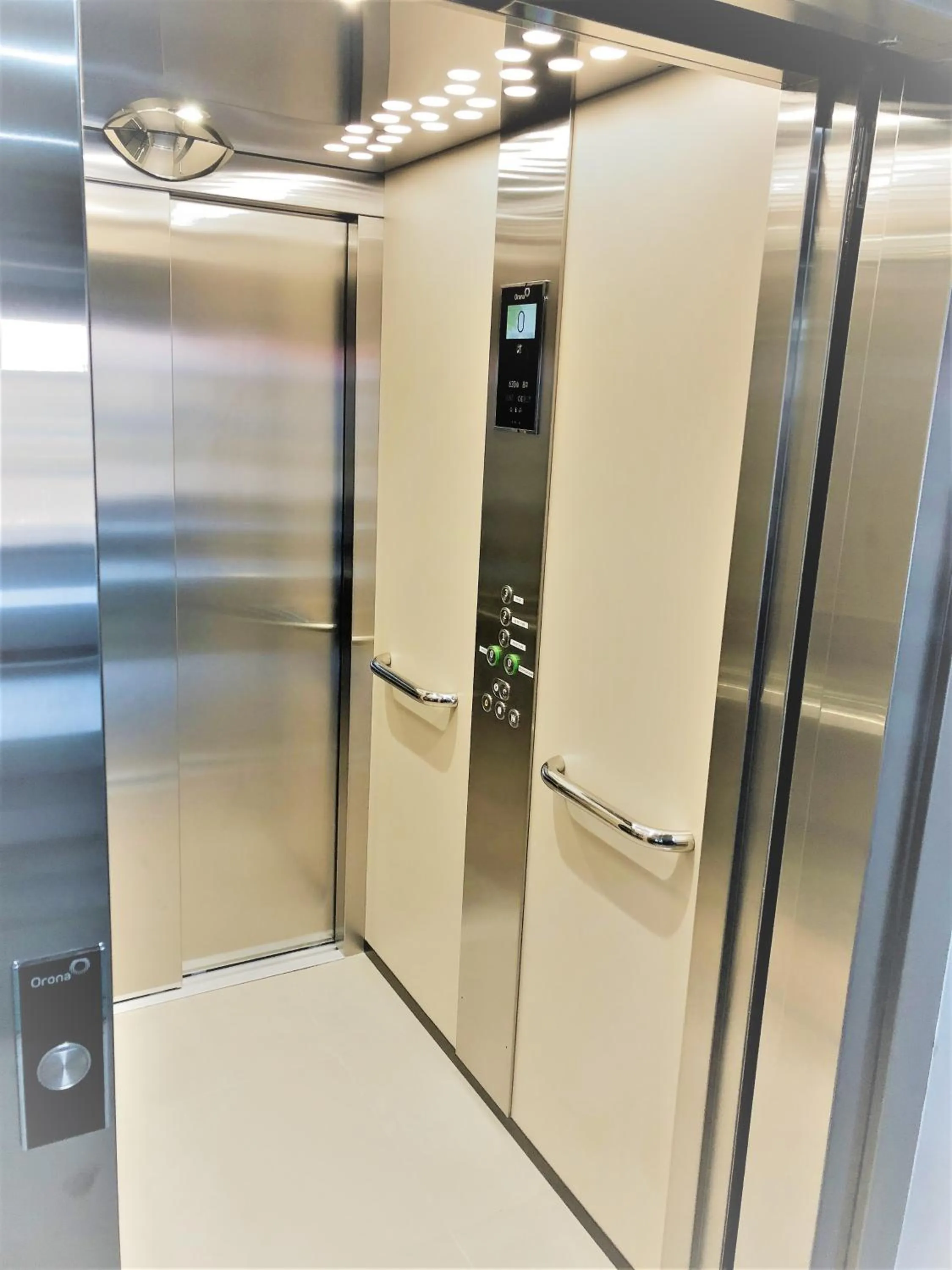 Bathroom in Hôtel AKENA Aéroport Charles de Gaulle - Saint Witz