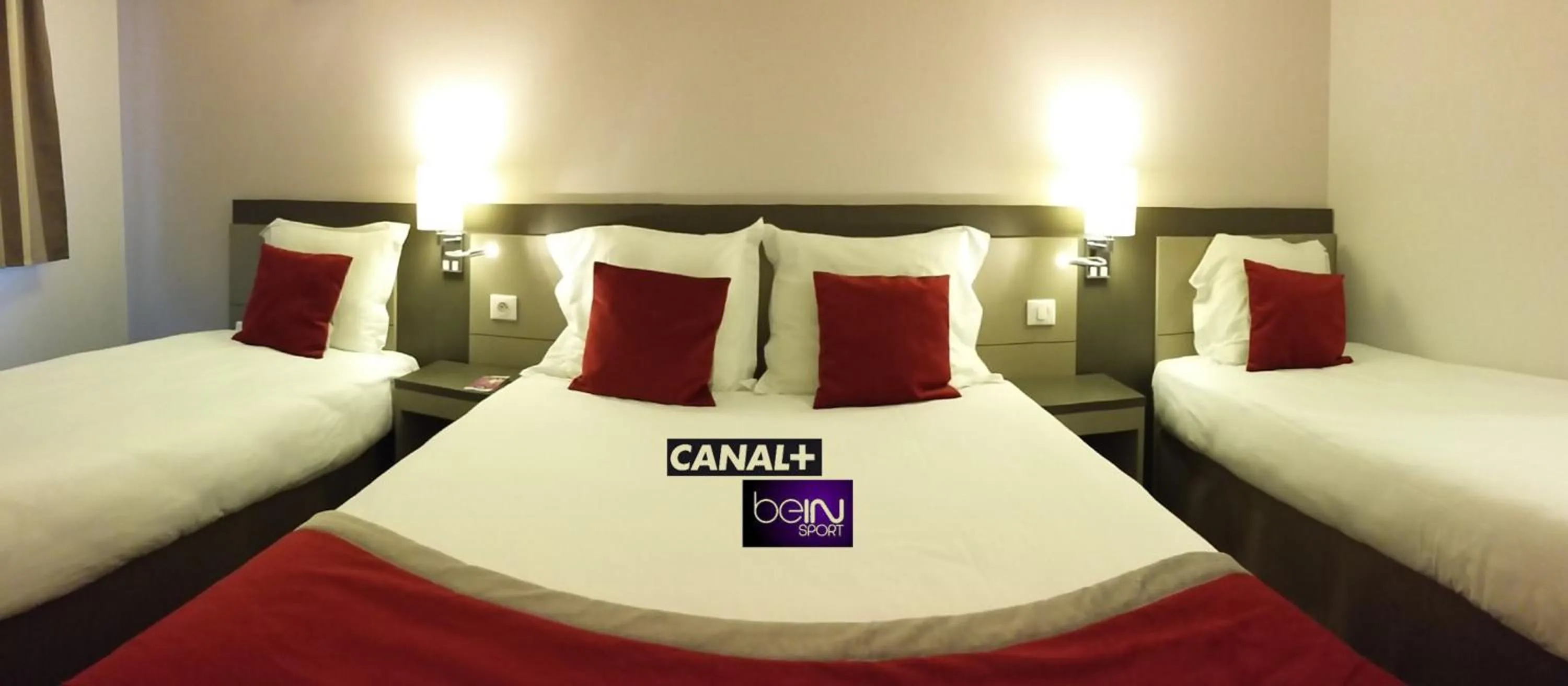 Photo of the whole room in Hôtel AKENA Aéroport Charles de Gaulle - Saint Witz