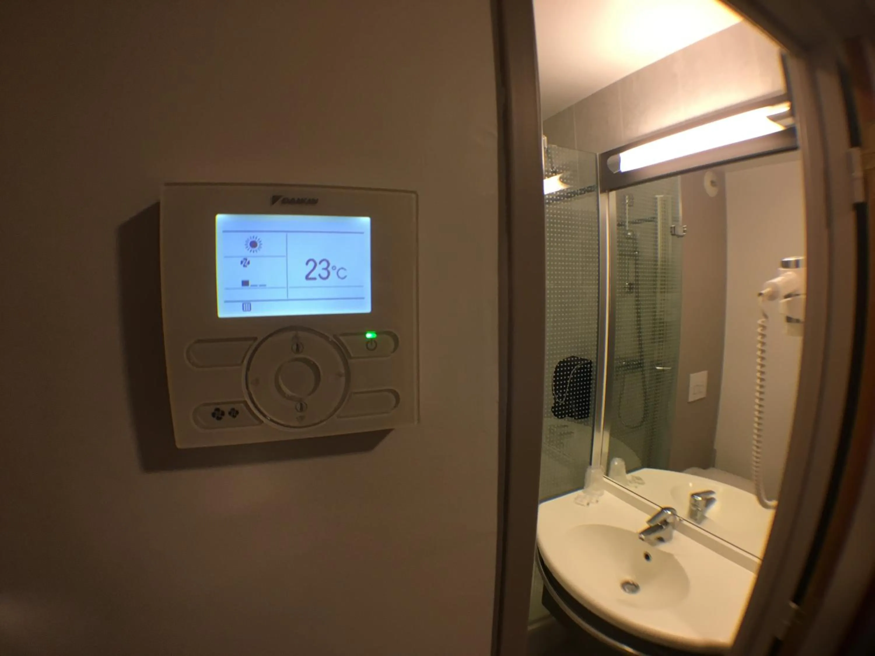 air conditioner in Hôtel AKENA Aéroport Charles de Gaulle - Saint Witz