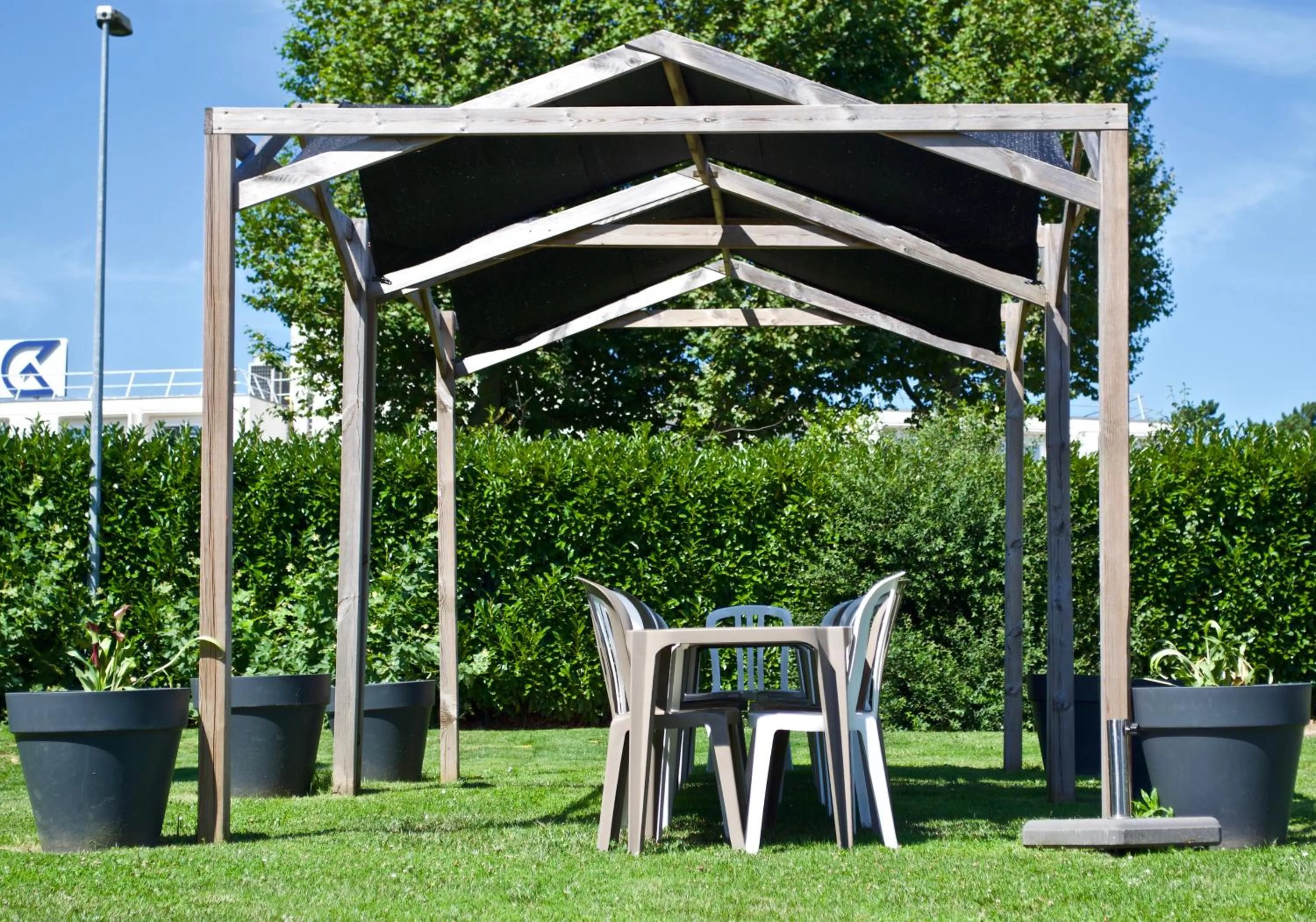 Patio in Hôtel AKENA Aéroport Charles de Gaulle - Saint Witz