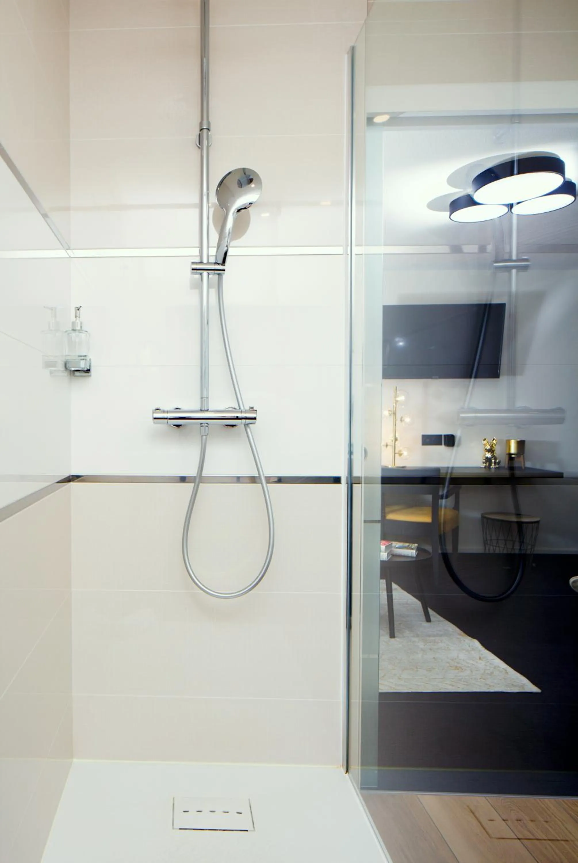 Shower in Hôtel & Résidence Octel