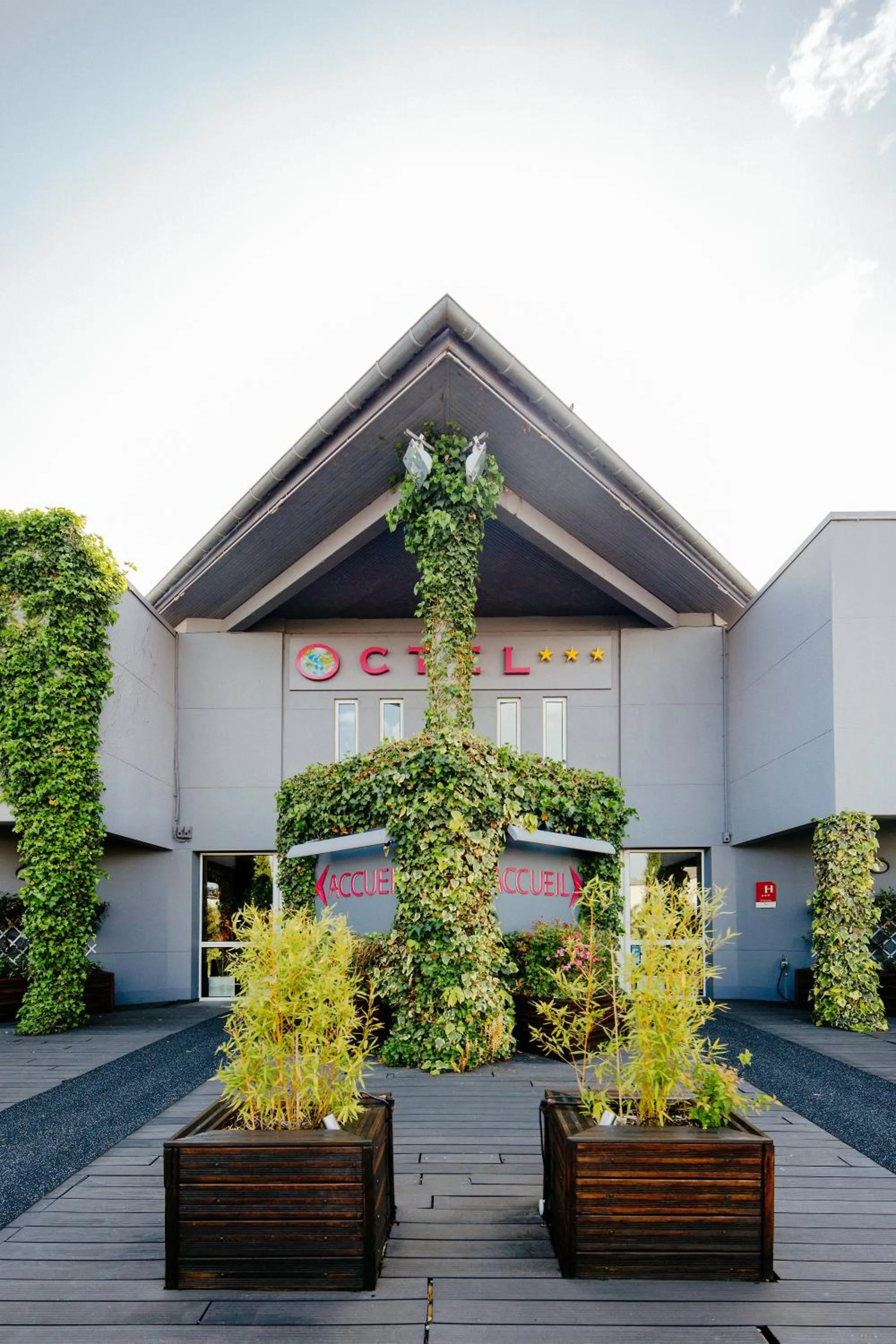 Facade/entrance in Hôtel & Résidence Octel