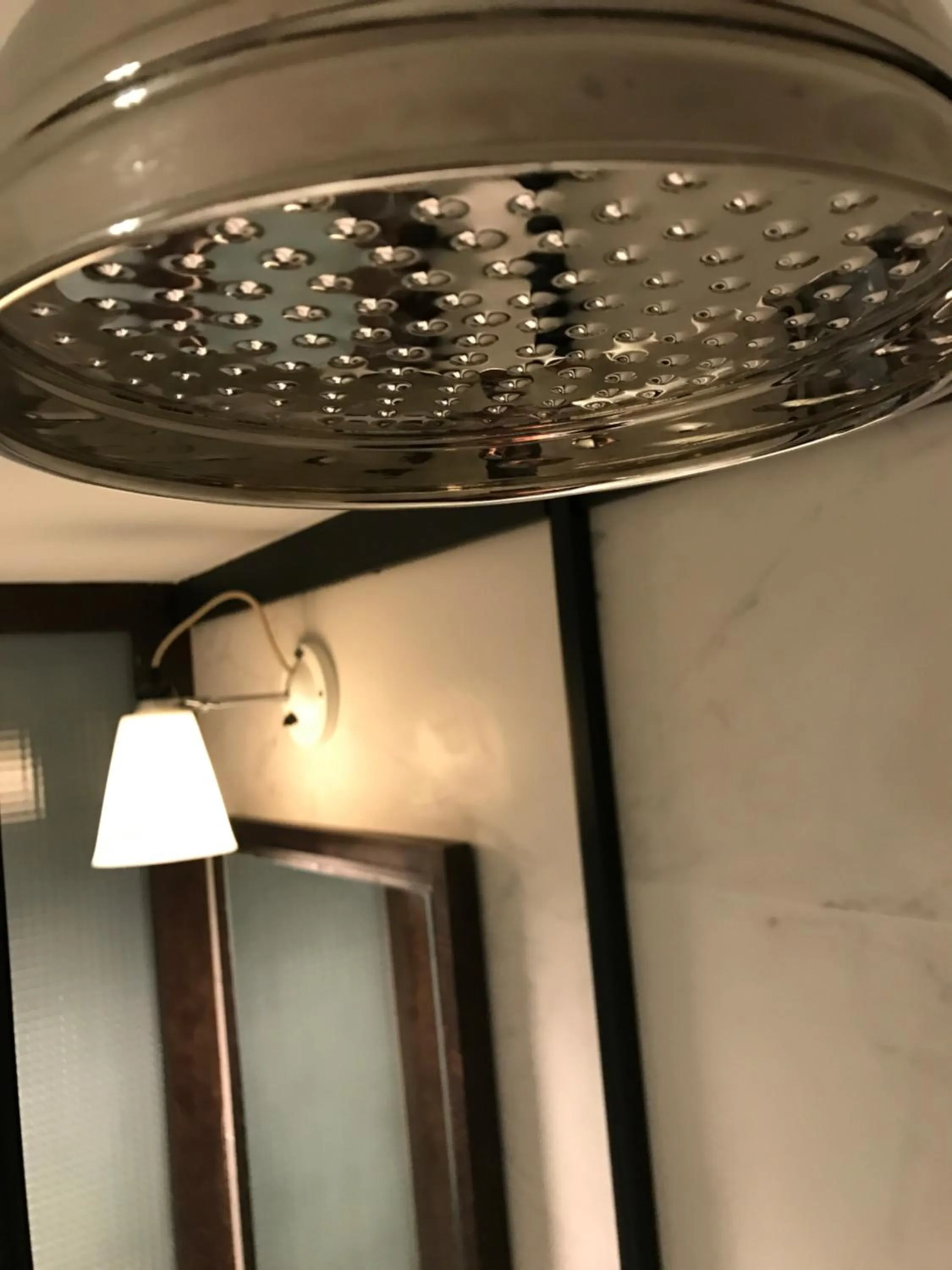 Shower in Getaway Brussels Airport