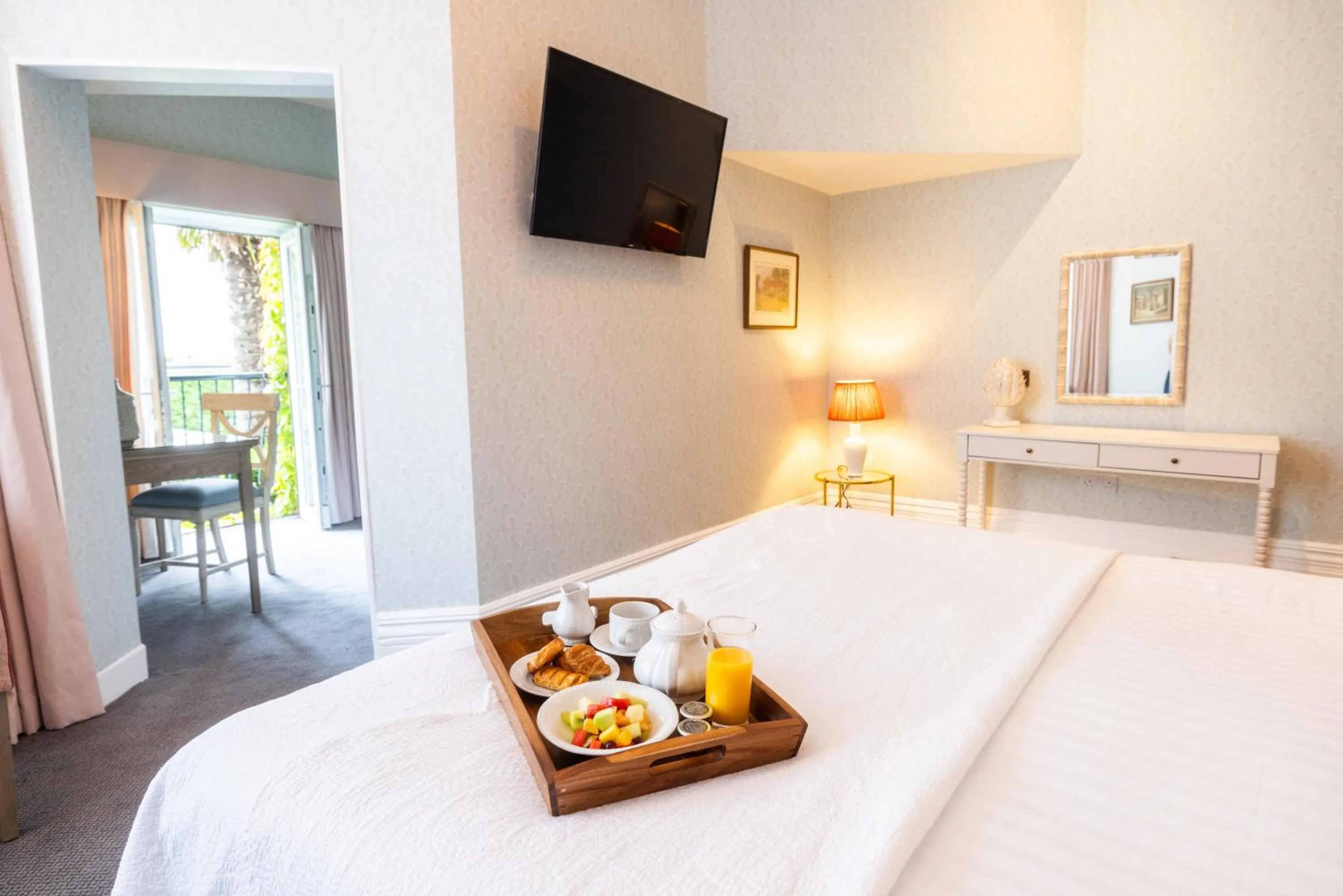 Photo of the whole room, Bed in Best Western Plus The Connaught Hotel and Spa