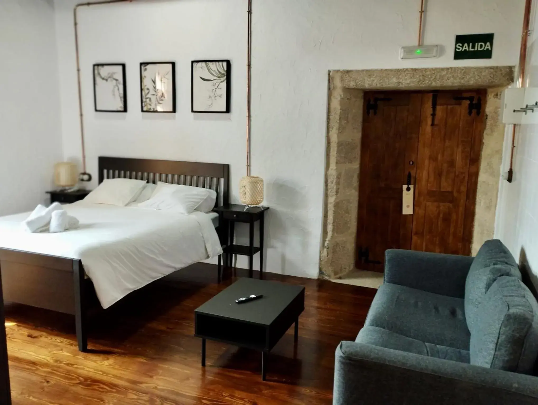 Superior Queen Room Monastery in Monasterio de Moraime Superior Queen Room Monastery in Monasterio de Moraime