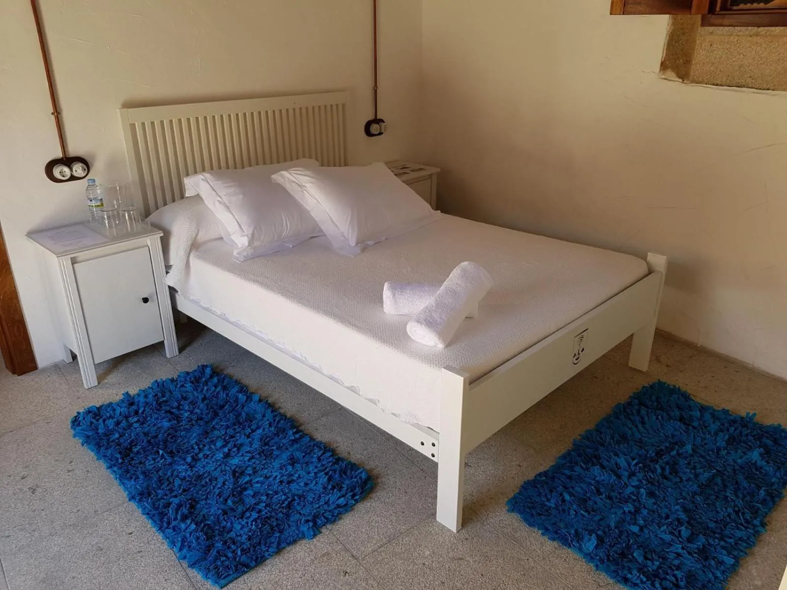 Photo of the whole room, Bed in Monasterio de Moraime