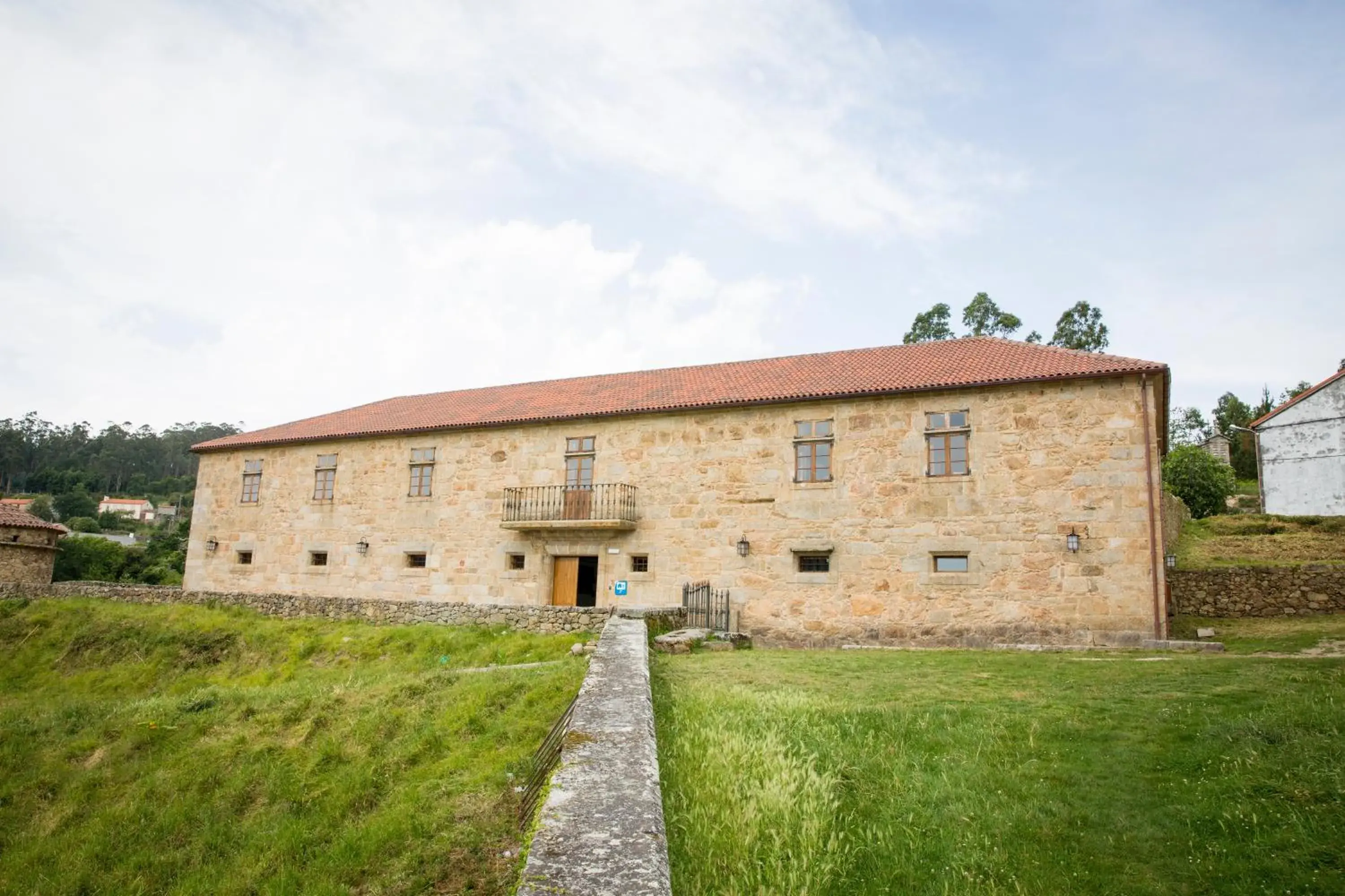 Property building in Monasterio de Moraime Property building in Monasterio de Moraime