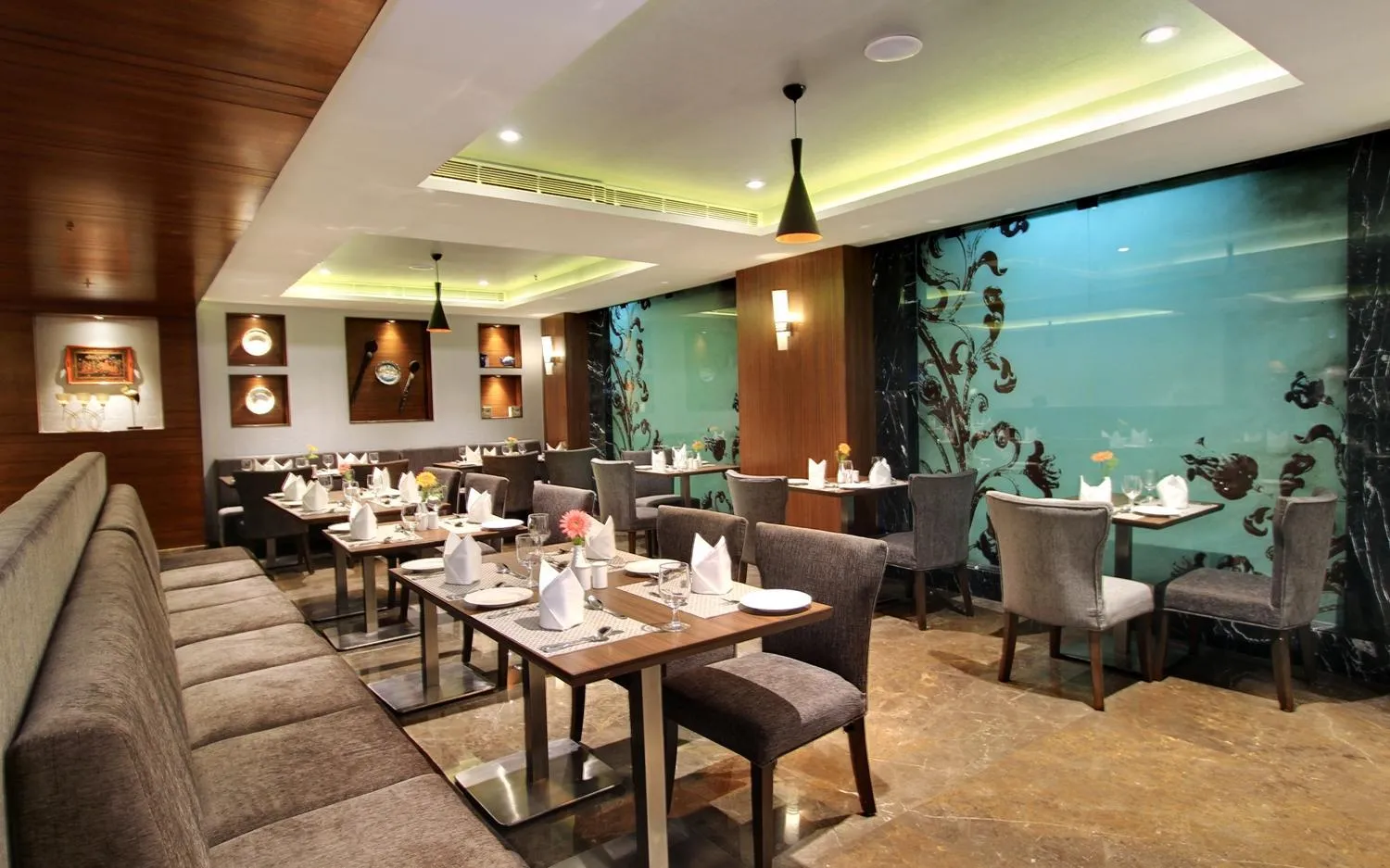 Restaurant/places to eat in Comfort Inn Insys