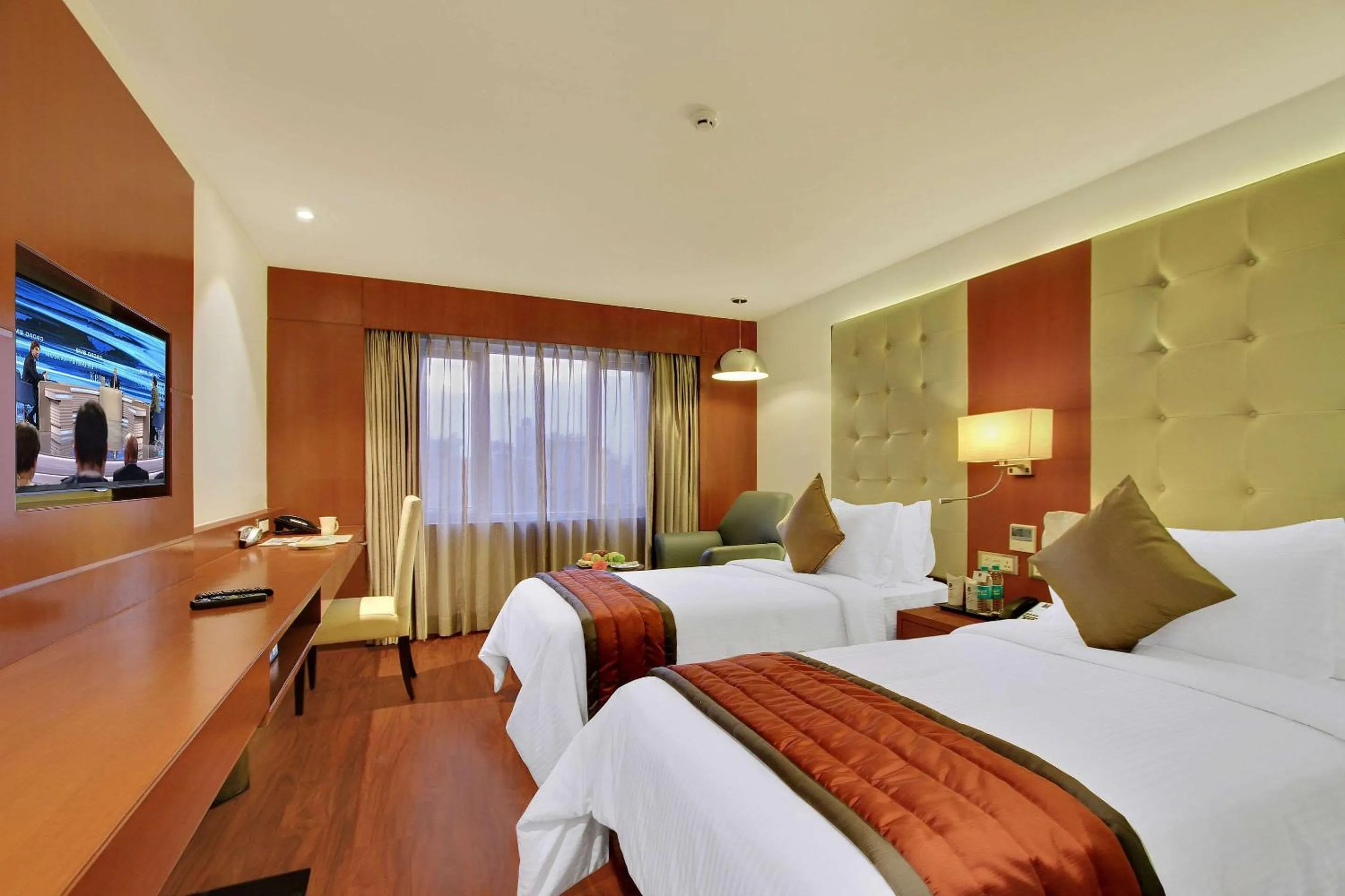 Photo of the whole room, Bed in Comfort Inn Insys