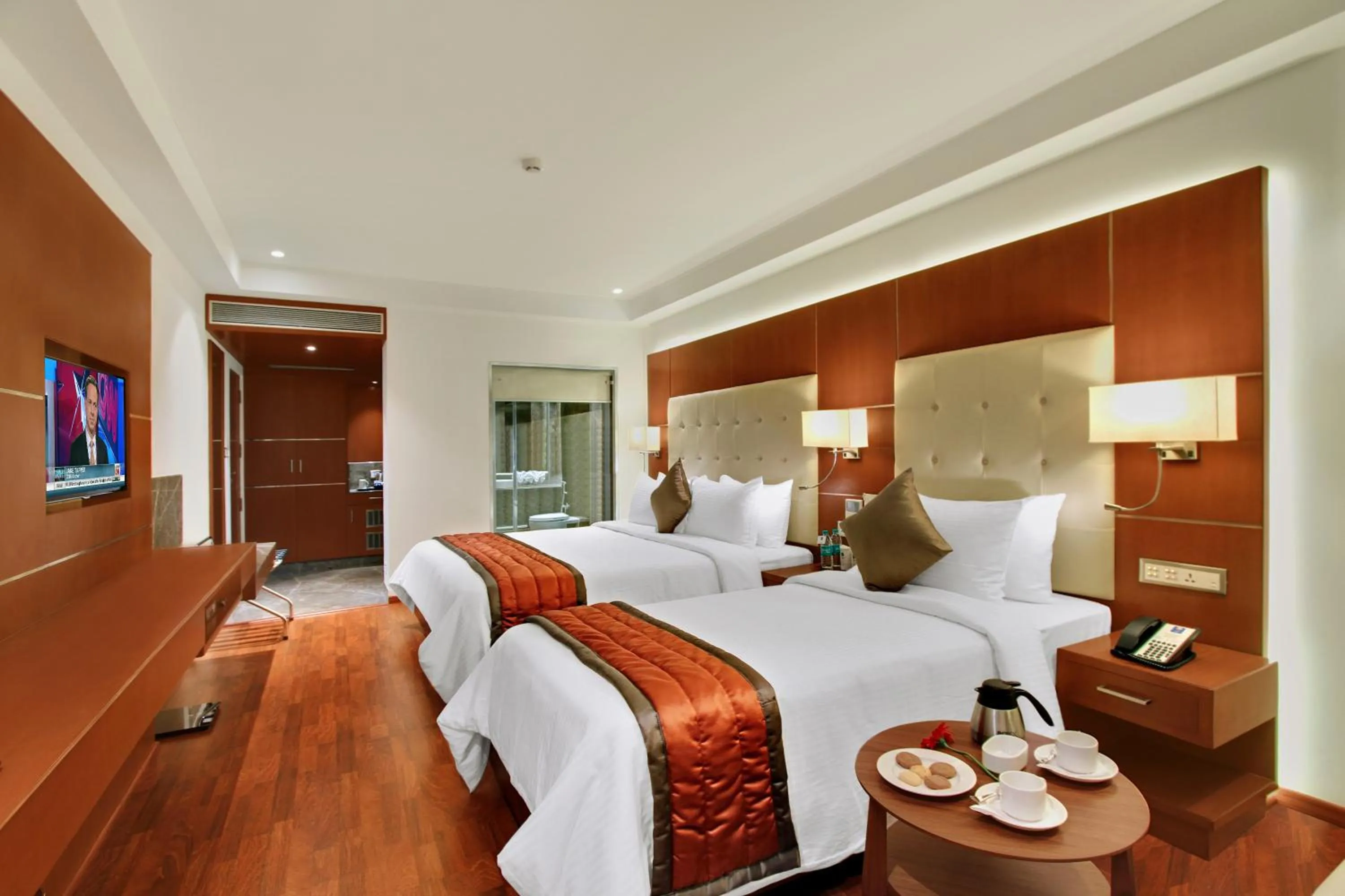 Coffee/tea facilities, Bed in Comfort Inn Insys