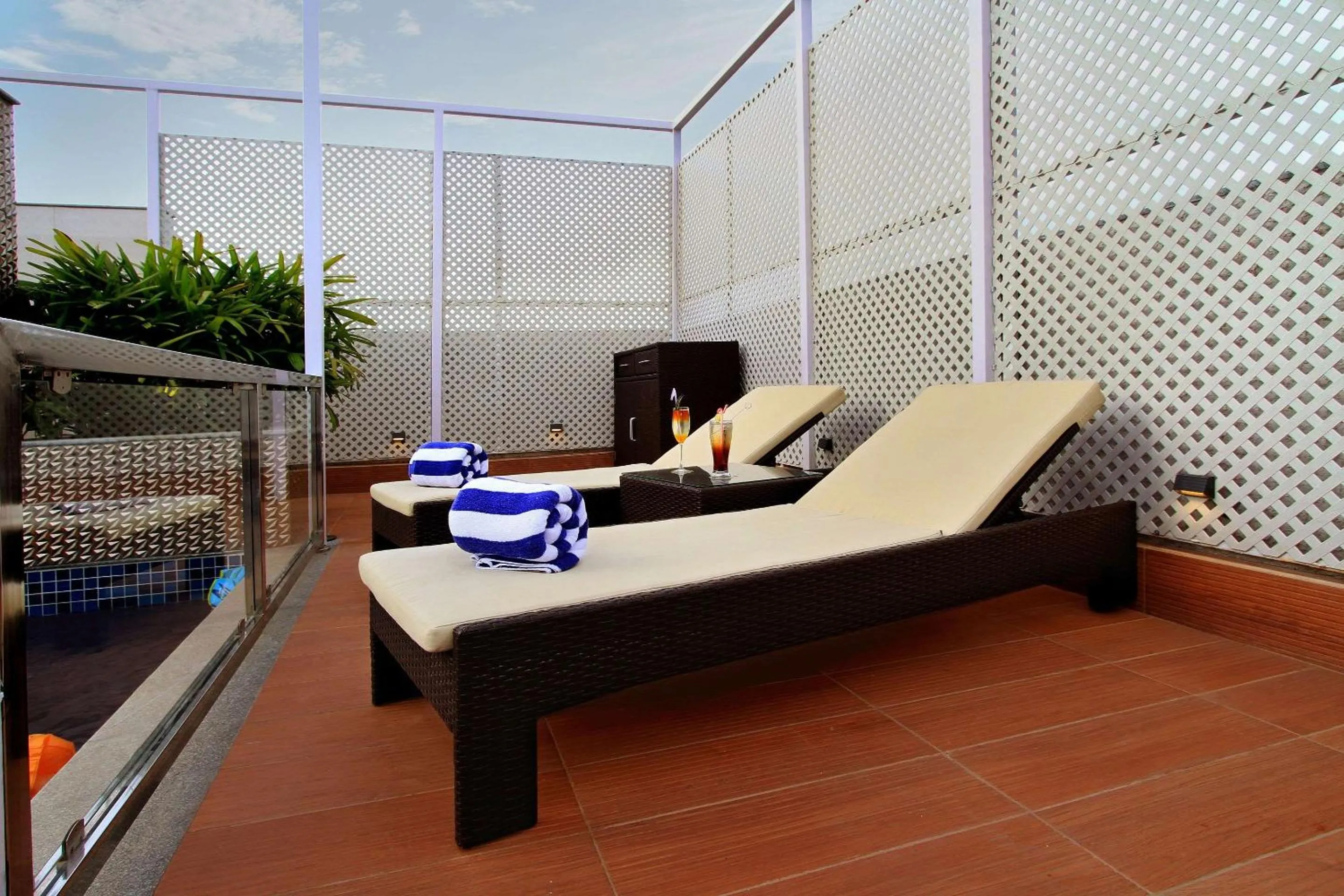 Pool view in Comfort Inn Insys