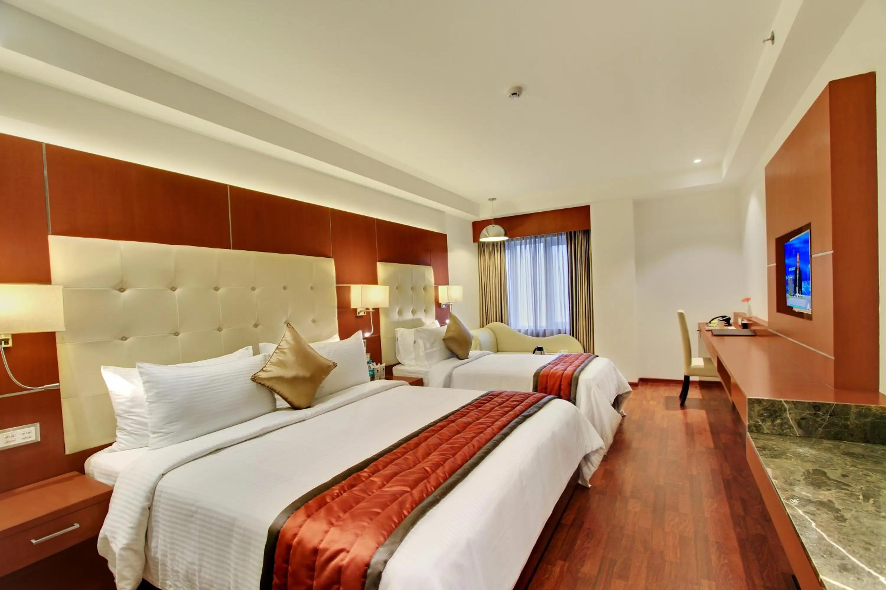 Bedroom, Bed in Comfort Inn Insys